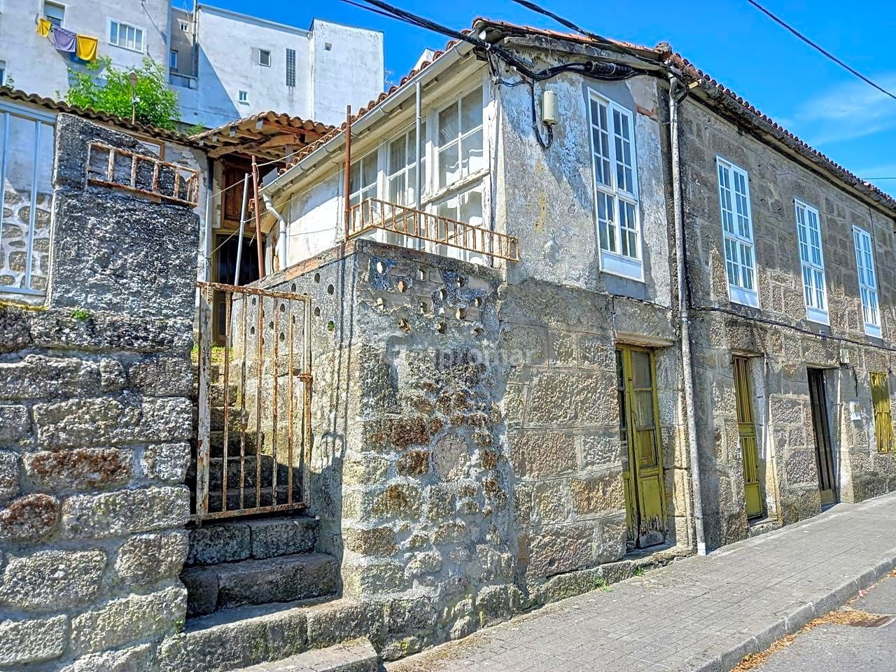 Exterior view of House or chalet for sale in Castro Caldelas  with Private garden and Balcony