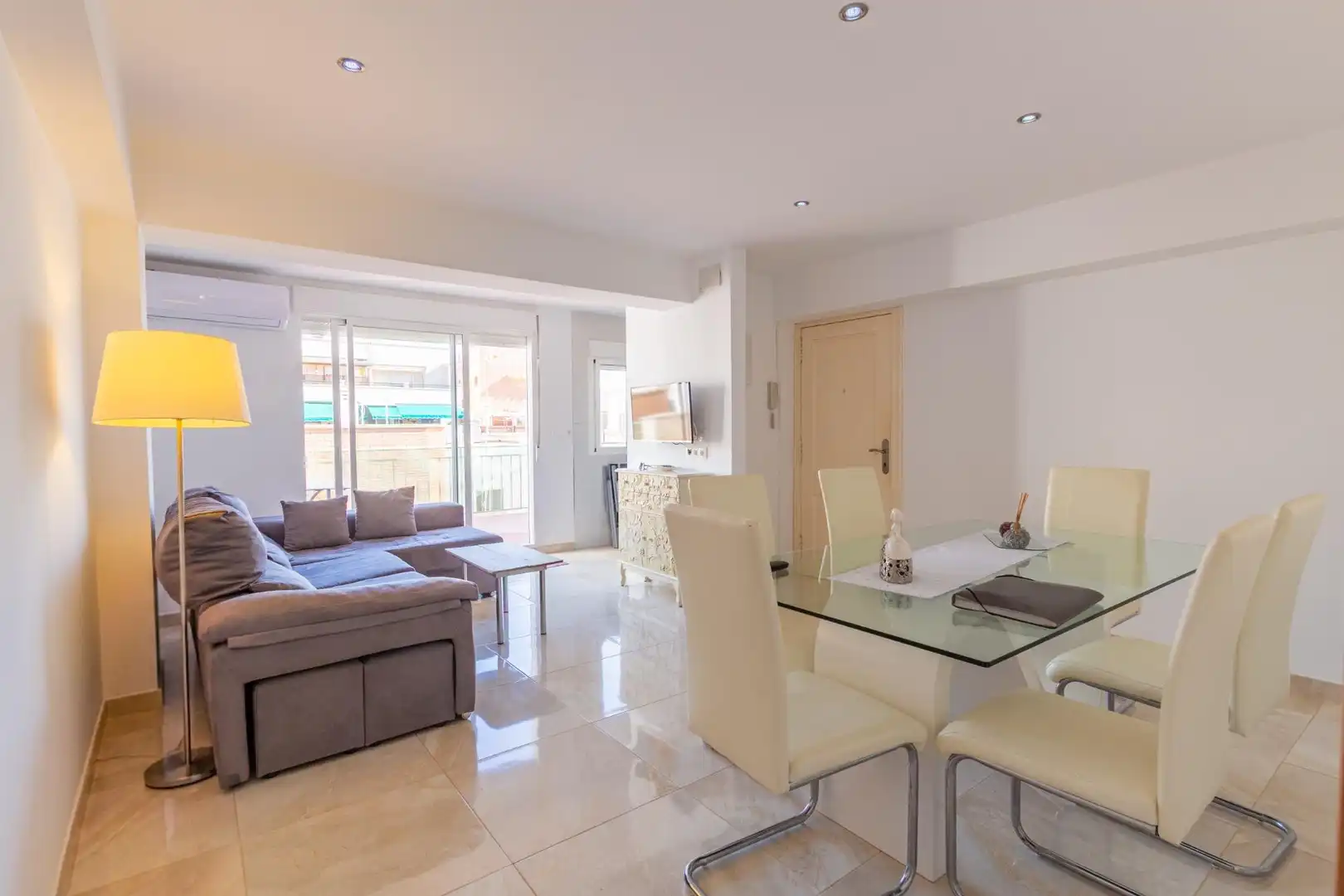 Piso con terraza en venta en Calle POETA MARTINEZ PARRA, imagen 4