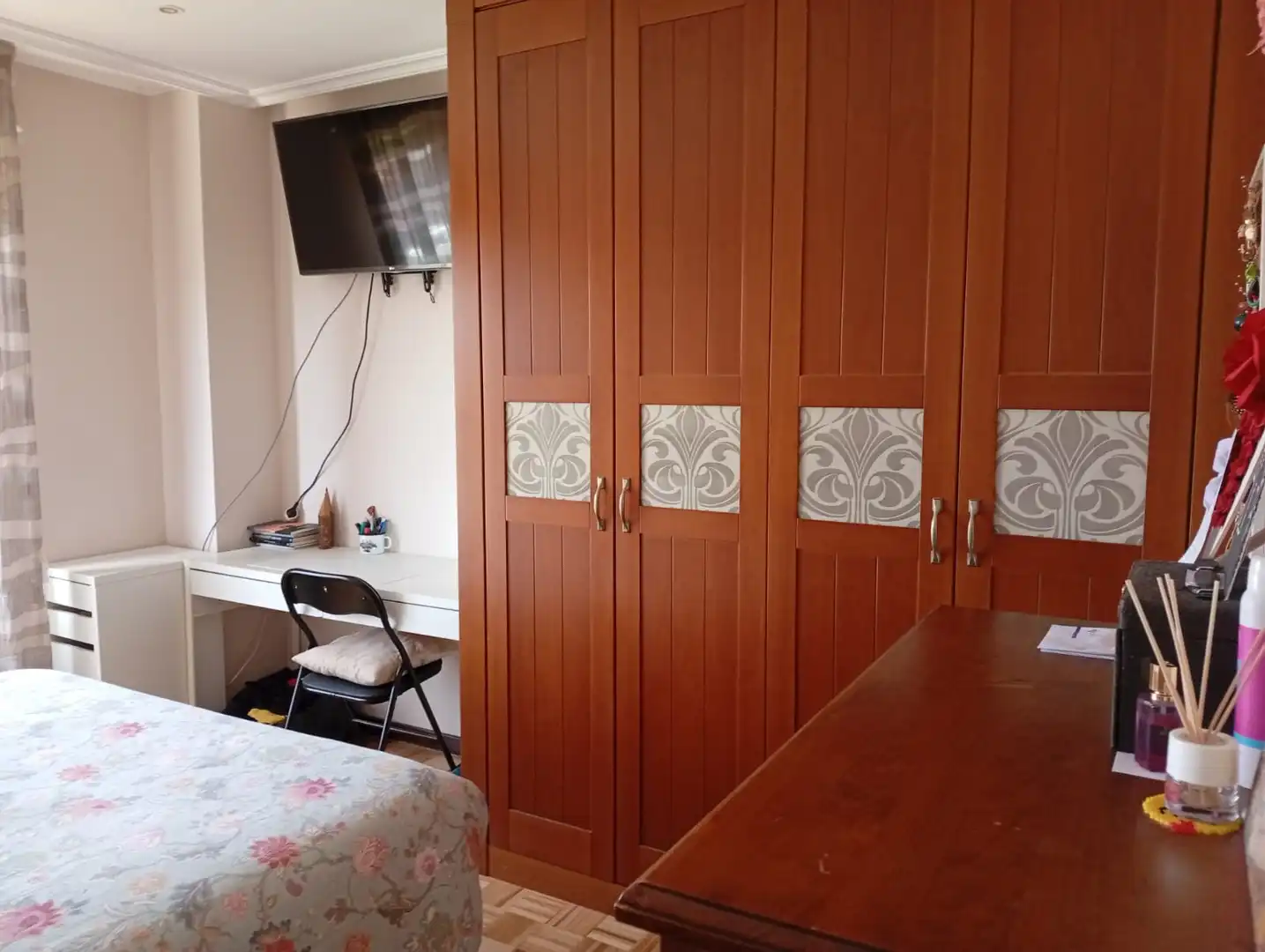 Habitación de Piso en venta en Gijón  con Calefacción, Parquet y Terraza