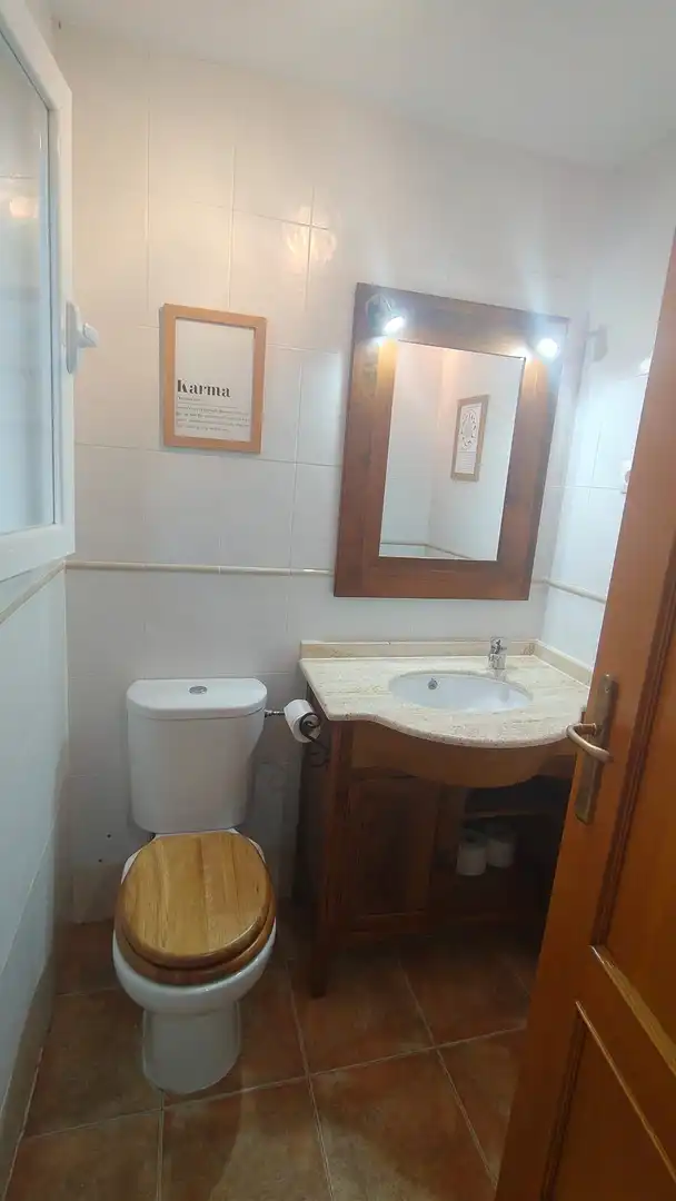 Badezimmer von Einfamilien-Reihenhaus zur Miete in Algeciras mit Privatgarten und Möbliert