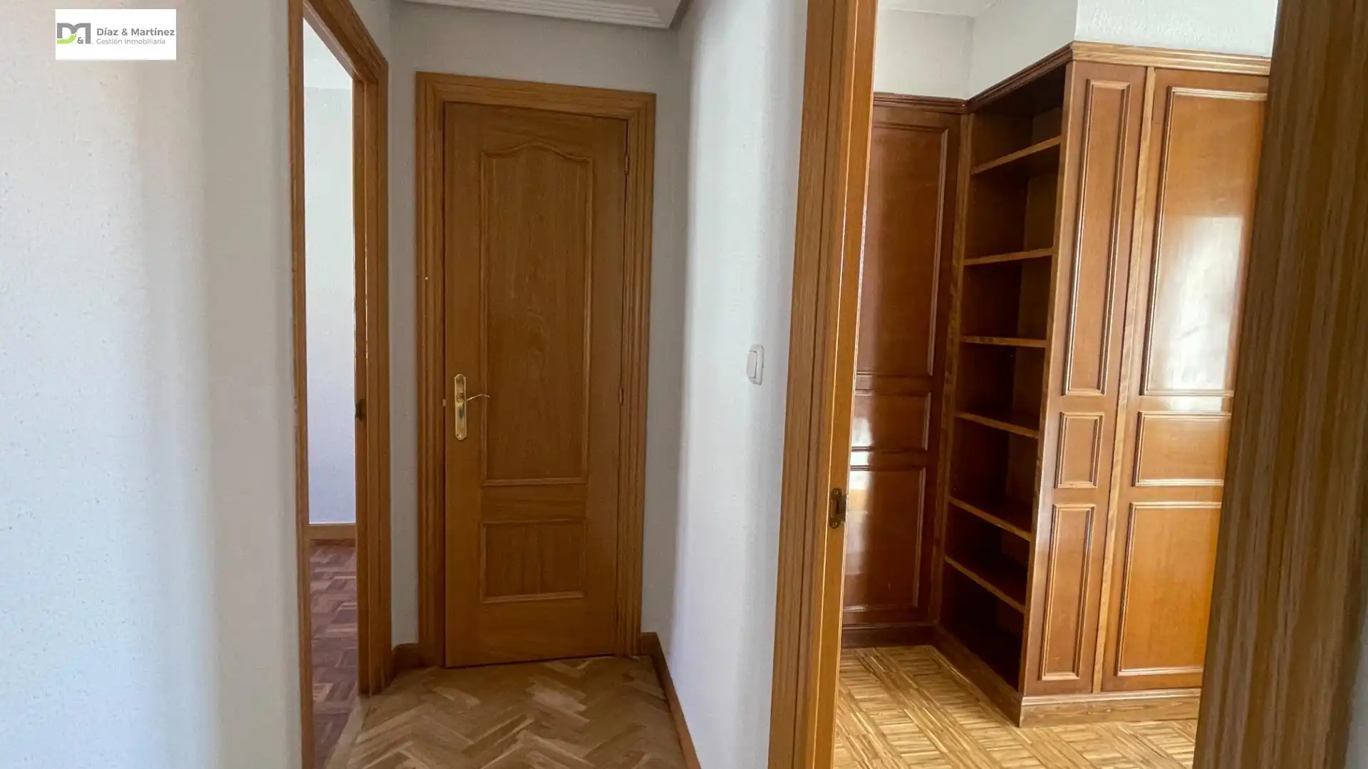 Piso en venta en León Capital  con Calefacción, Parquet y Terraza