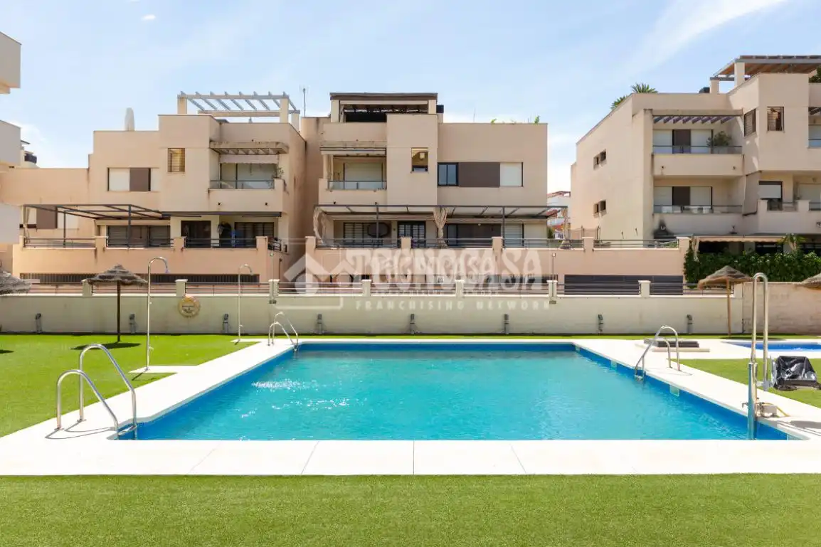 Jardí de Pis en venda en Vélez-Málaga amb Aire condicionat, Terrassa i Piscina comunitària