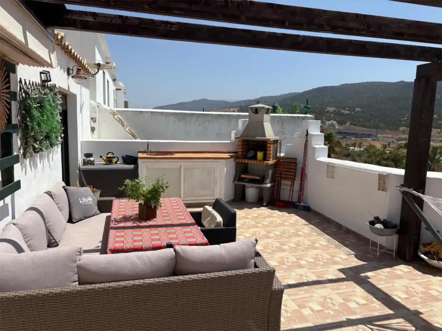 Terrasse von Dachboden zur Miete in Zahara de los Atunes mit Klimaanlage, Schwimmbad und Balkon
