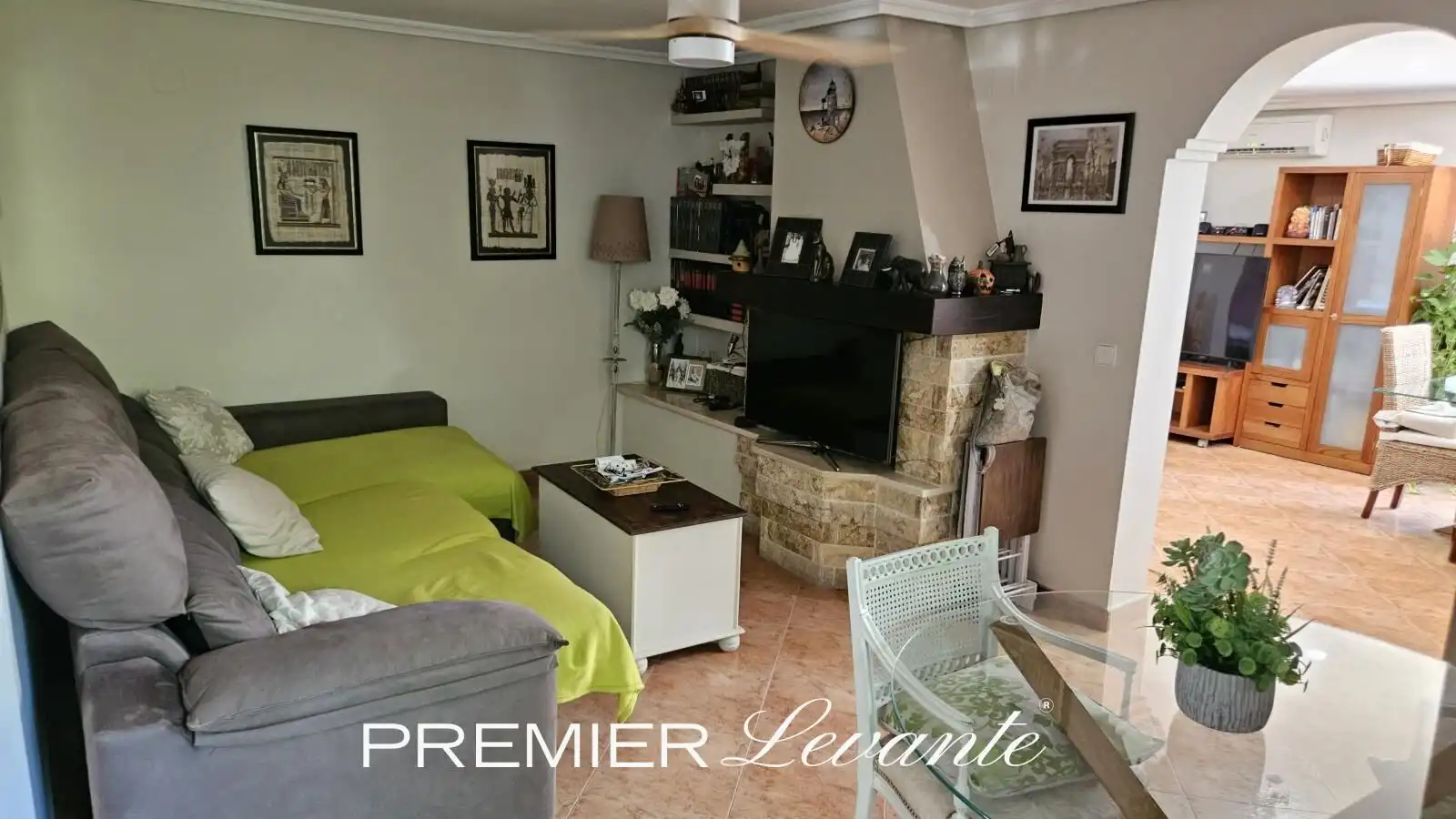 Sala d'estar de Casa o xalet en venda en La Nucia amb Aire condicionat, Calefacció i Jardí privat