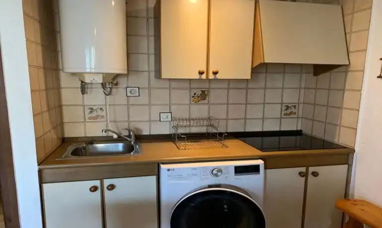 Küche von Erdgeschoss zum Verkauf in Roses mit Privatgarten, Möbliert und Gemeinschaftspool