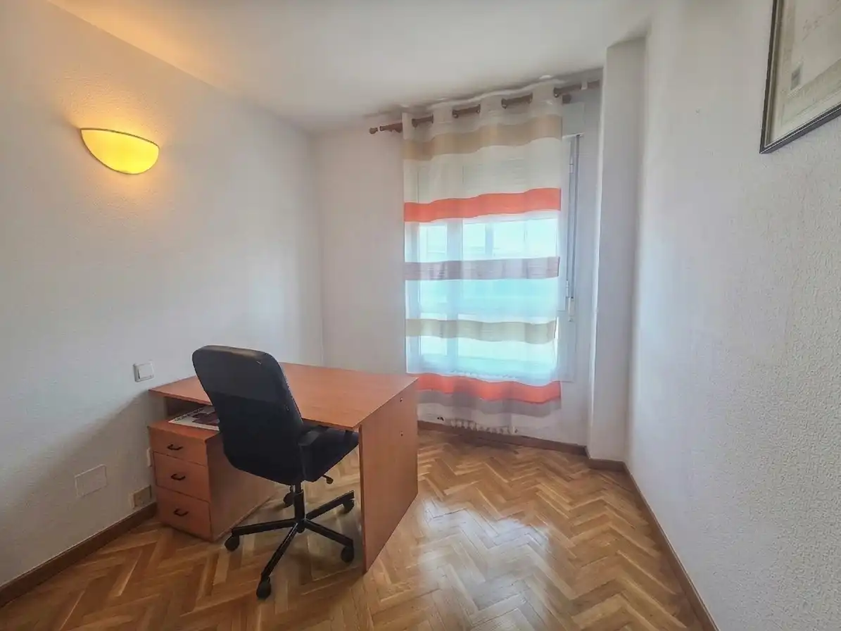 Bedroom of Flat for sale in Fuenlabrada  with Air Conditioner, Heating and Parquet flooring