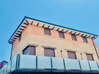 Maison avec terrasse à louer à Calle Ramón y Cajal 8