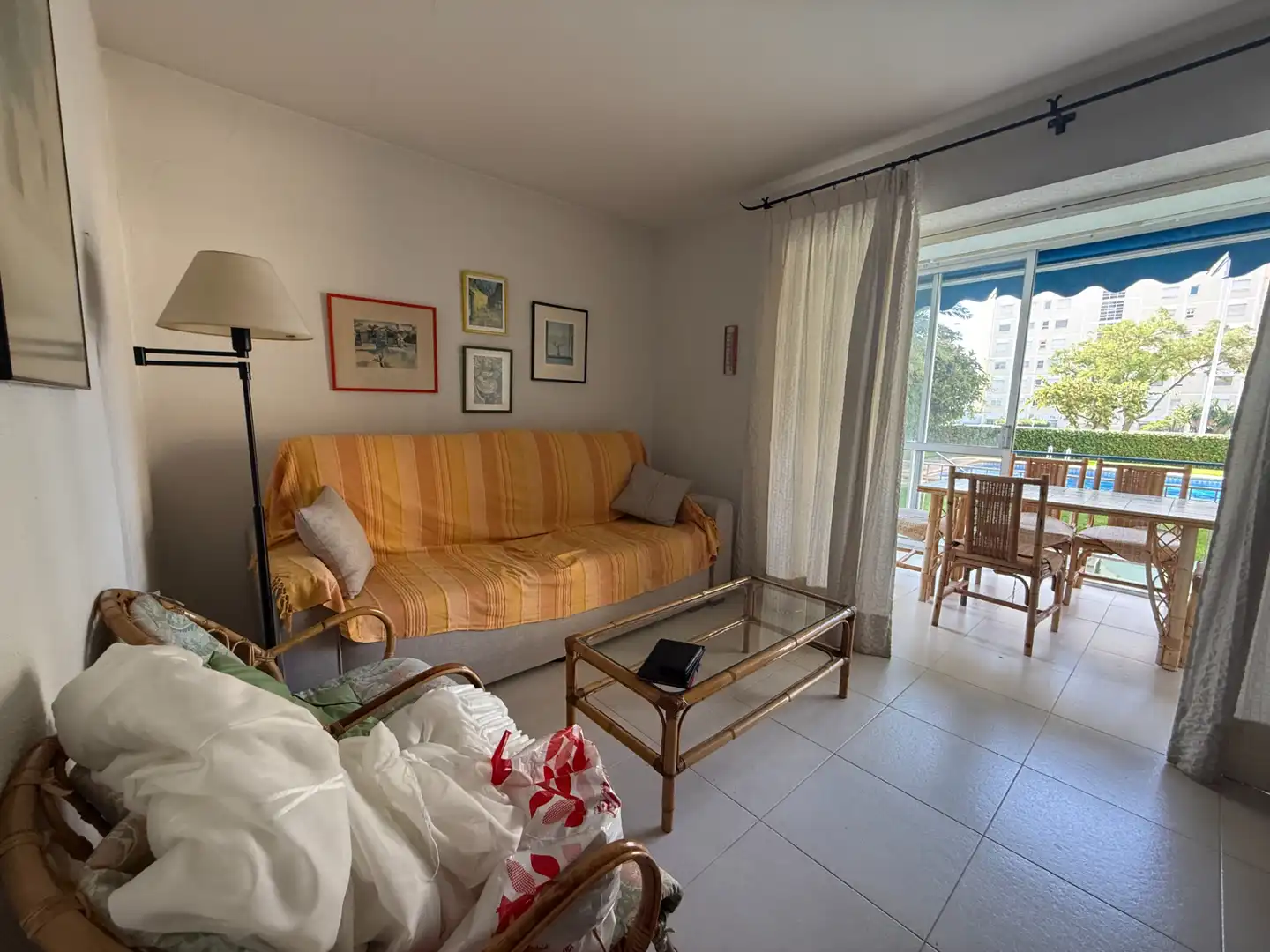 Sala de estar de Apartamento en venta en Benidorm con Terraza, Amueblado y Horno