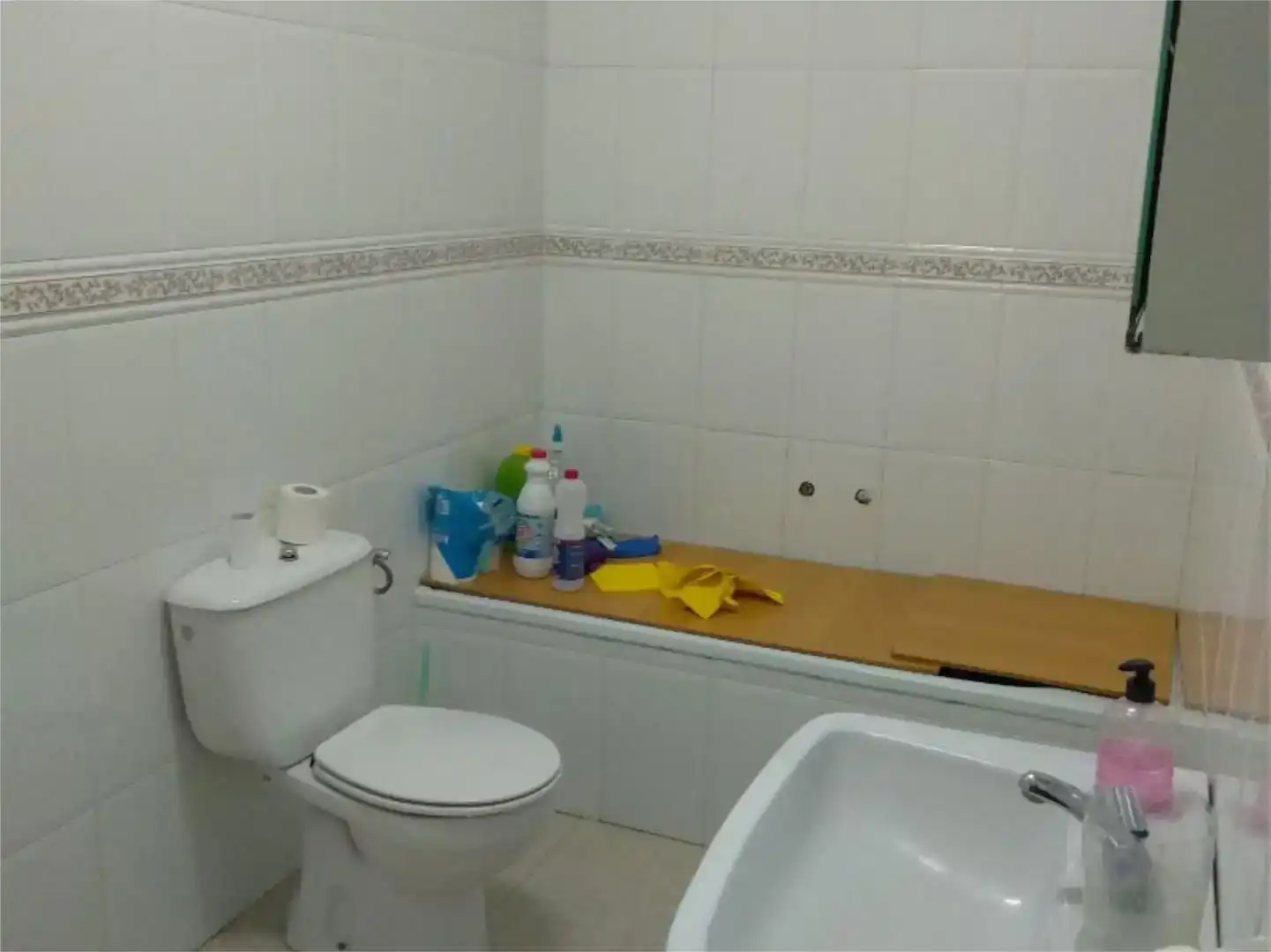 Baño de Dúplex en venta en El Provencio   con Balcón