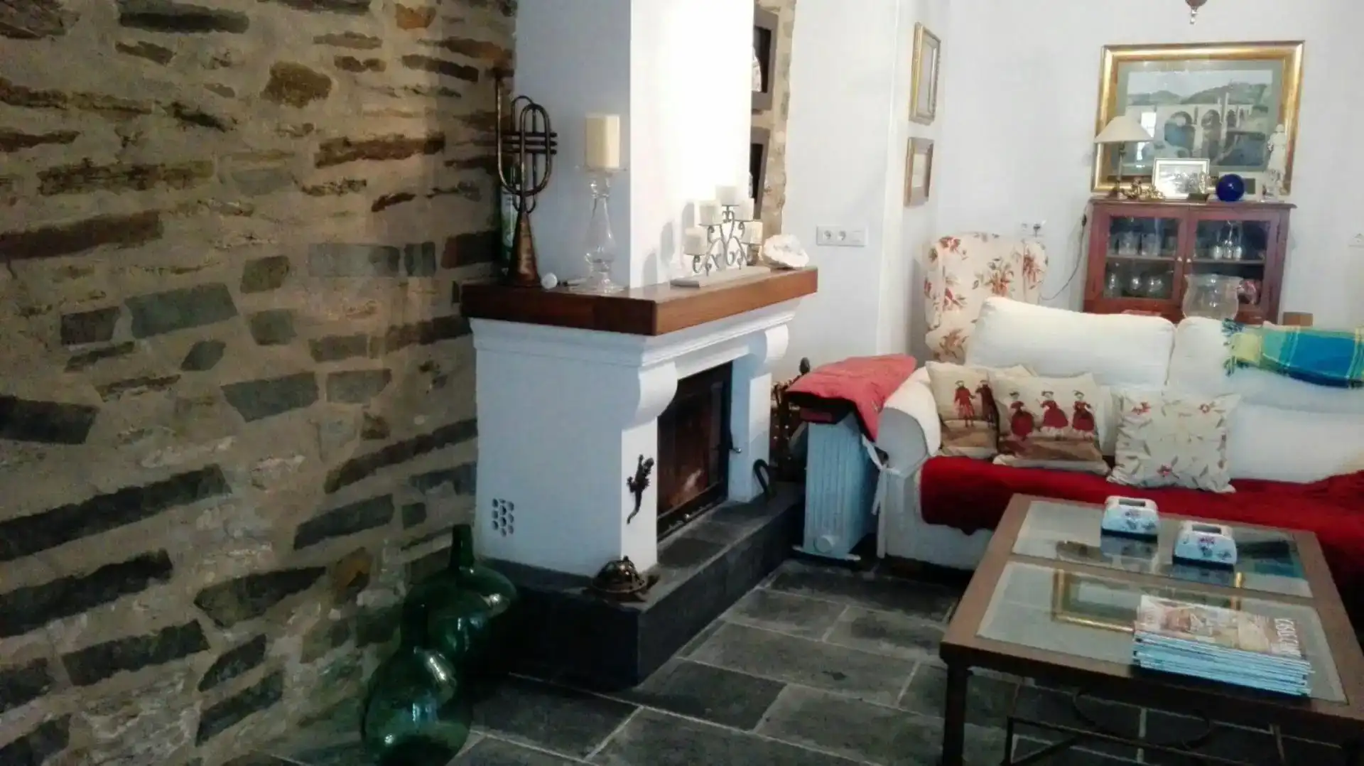 Sala d'estar de Casa adosada en venda en Alcántara amb Aire condicionat, Moblat i Forn