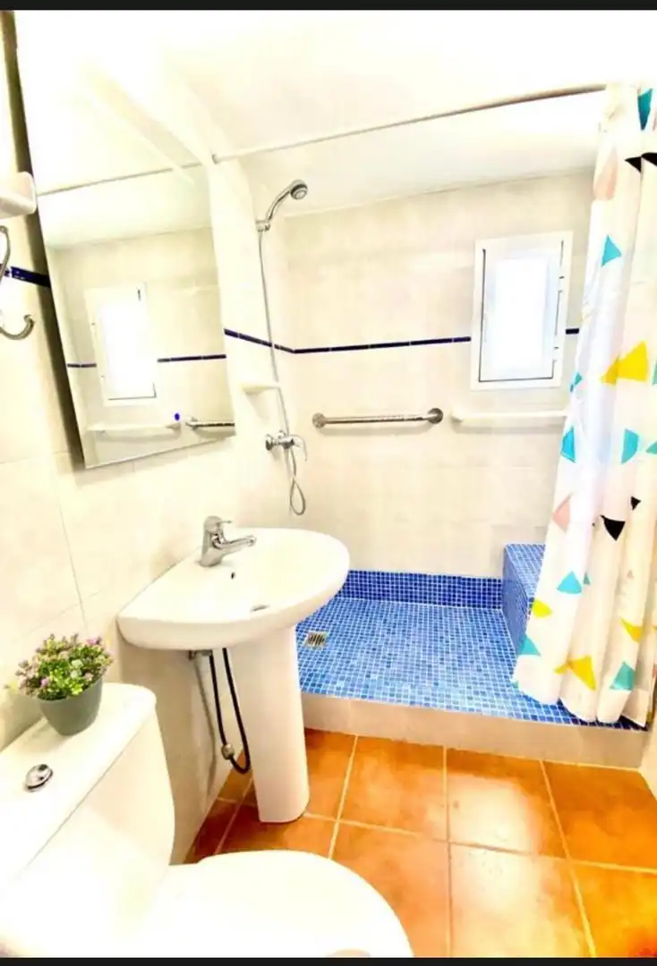 Baño de Casa adosada en venta en Istán con Aire acondicionado, Calefacción y Terraza