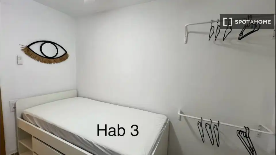 Habitación de Piso de alquiler en Valencia con Aire acondicionado, Calefacción y Amueblado