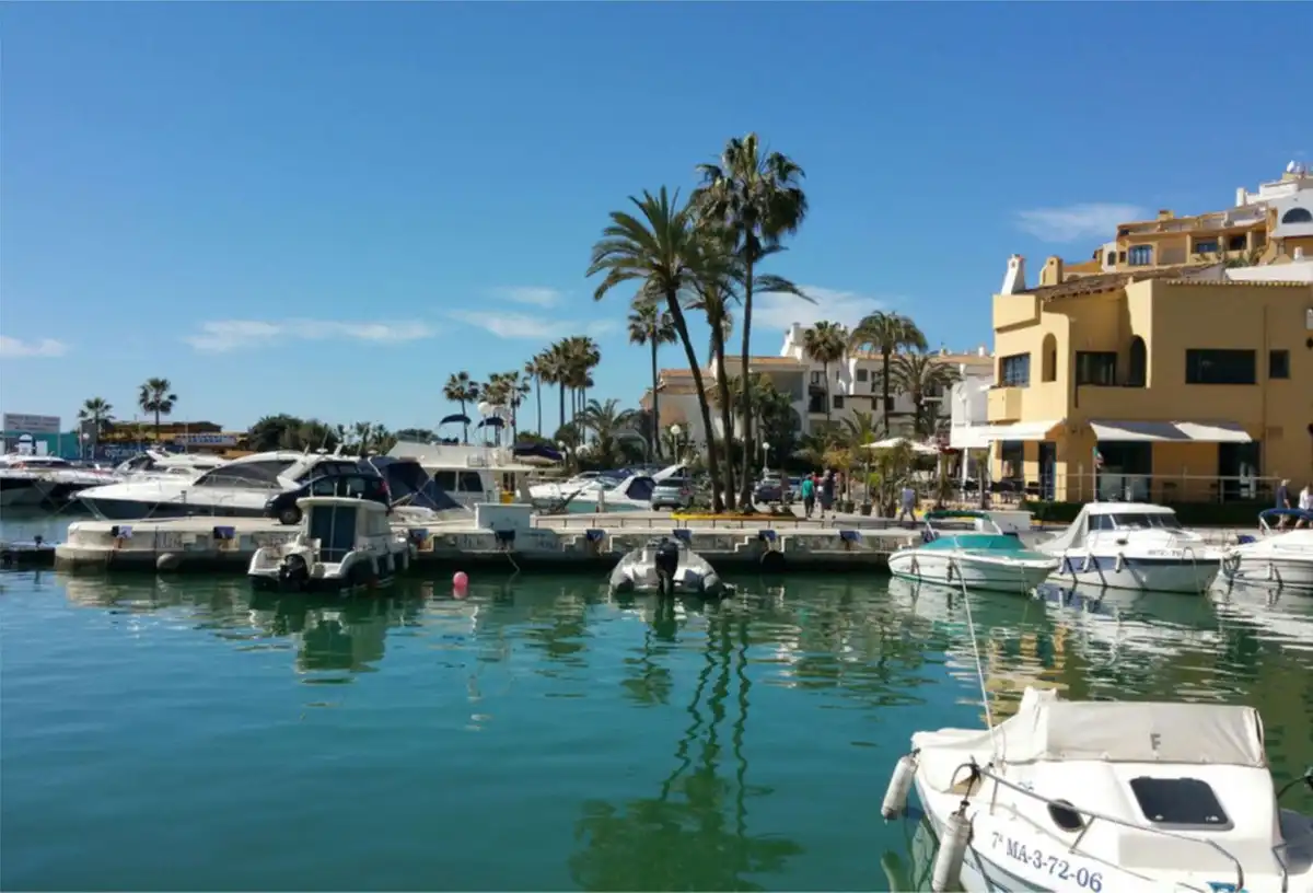 Wohnungen zum Verkauf in Marbella mit Klimaanlage, Terrasse und Alarm