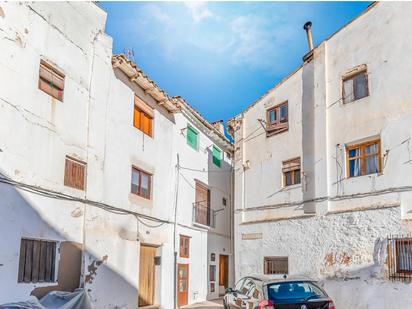 Vista exterior de Casa adosada en venda en Requena amb Traster