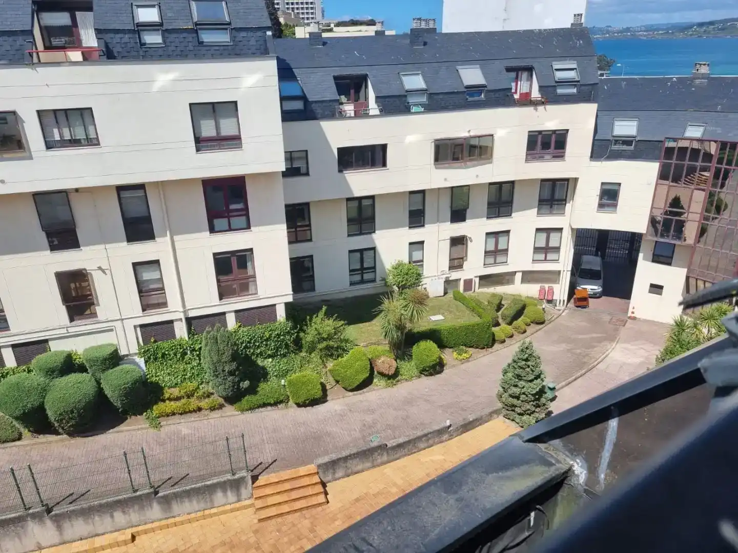Vista exterior de Pis en venda en A Coruña Capital  amb Jardí privat, Parquet i Piscina