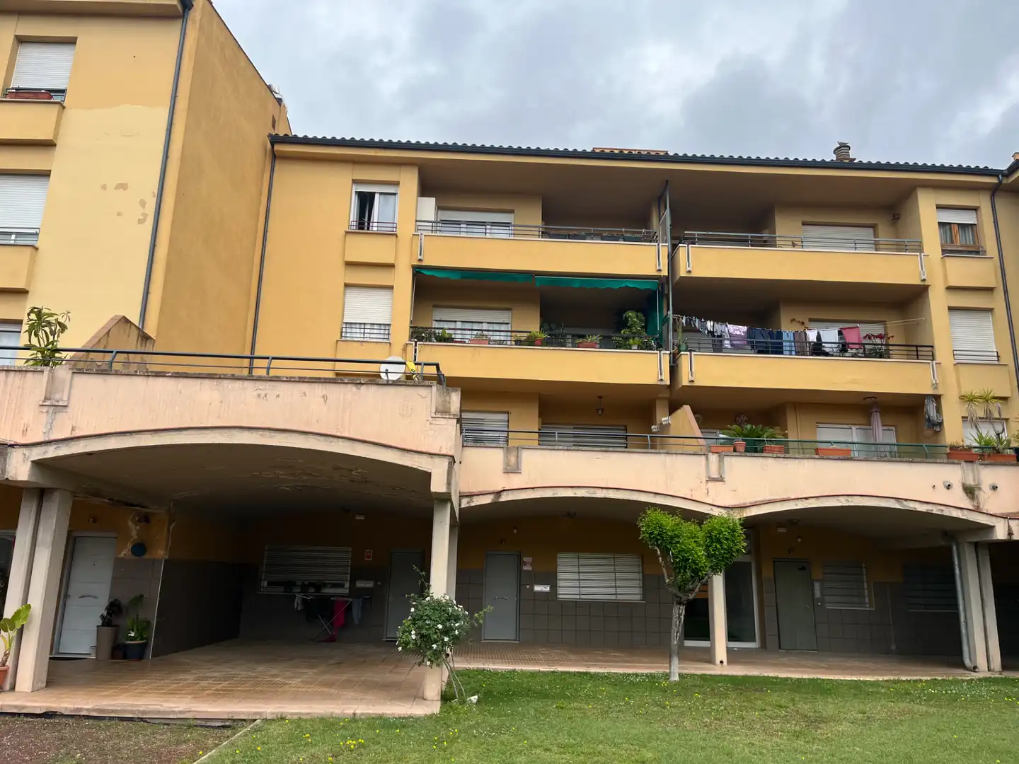 Vista exterior de Piso en venta en Girona con Calefacción, Terraza y Balcón