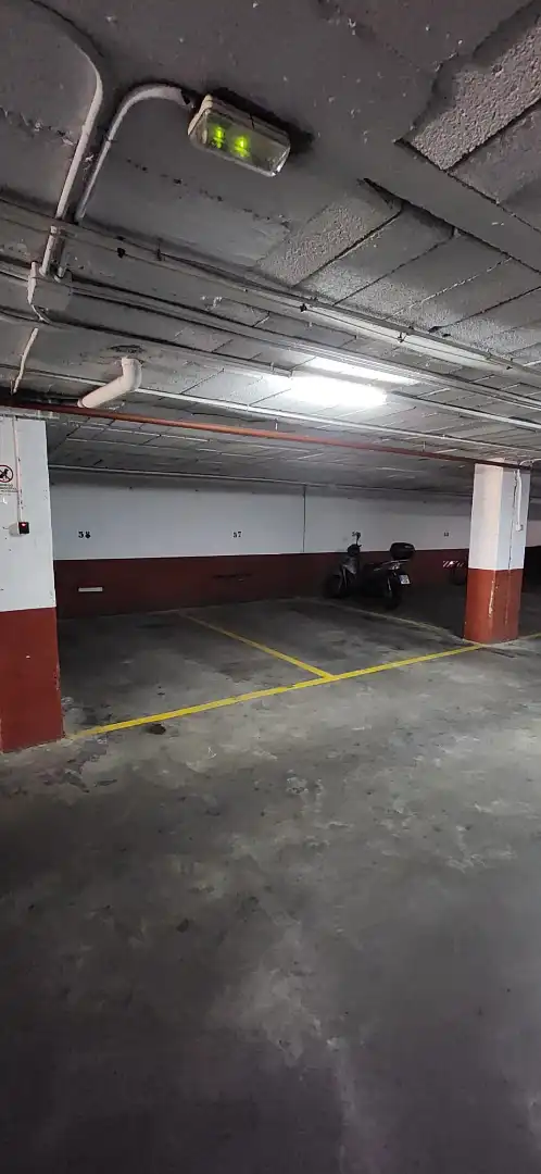 Parking de Piso en venta en Sevilla con Aire acondicionado, Terraza y Trastero