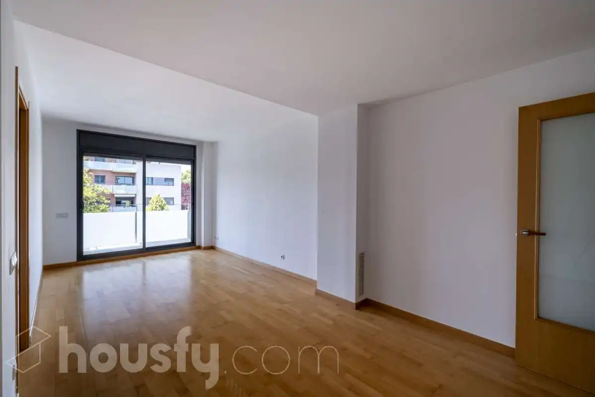 Living room of Flat for sale in Sant Cugat del Vallès  with Air Conditioner, Heating and Private garden