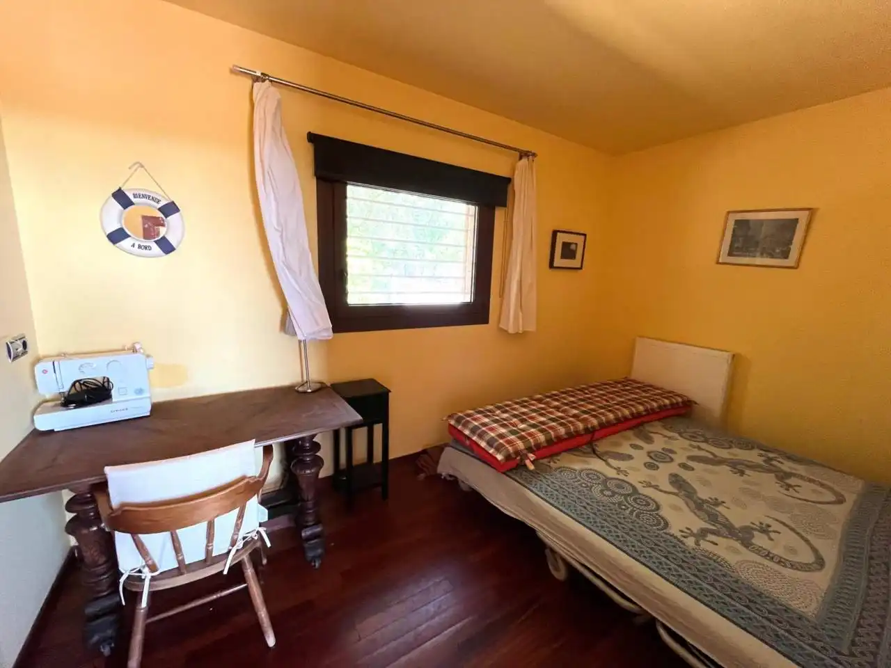 Schlafzimmer von Haus oder Chalet zum Verkauf in Bescanó mit Klimaanlage, Heizung und Privatgarten