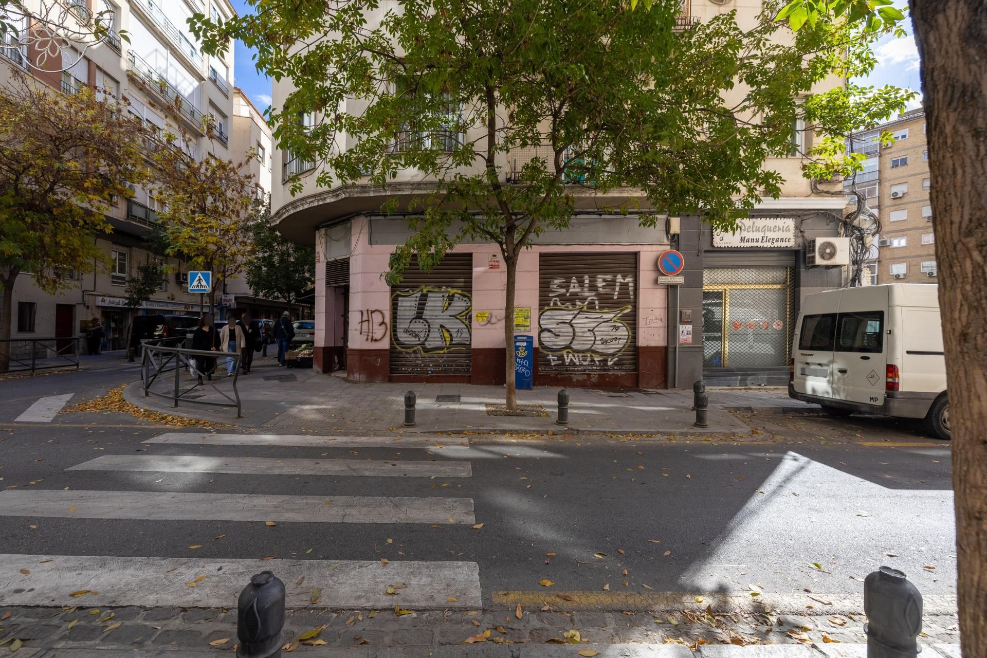 Exterior view of Premises for sale in  Granada Capital