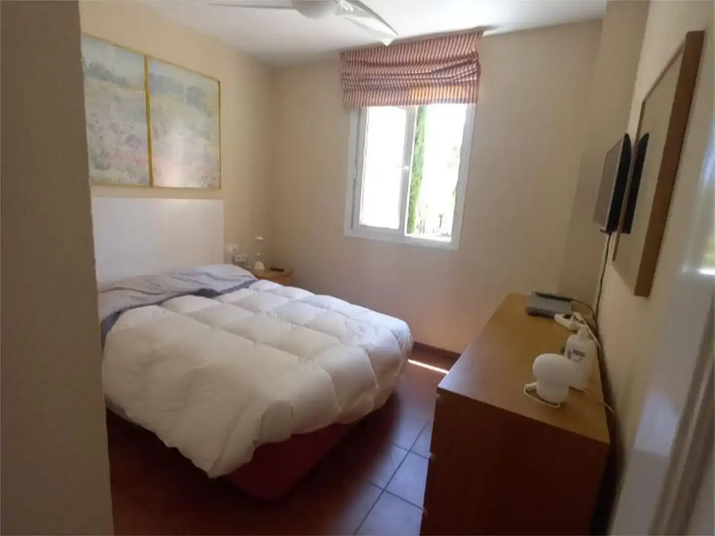 Dormitori de Apartament de lloguer en Islantilla amb Jardí privat, Piscina i Moblat