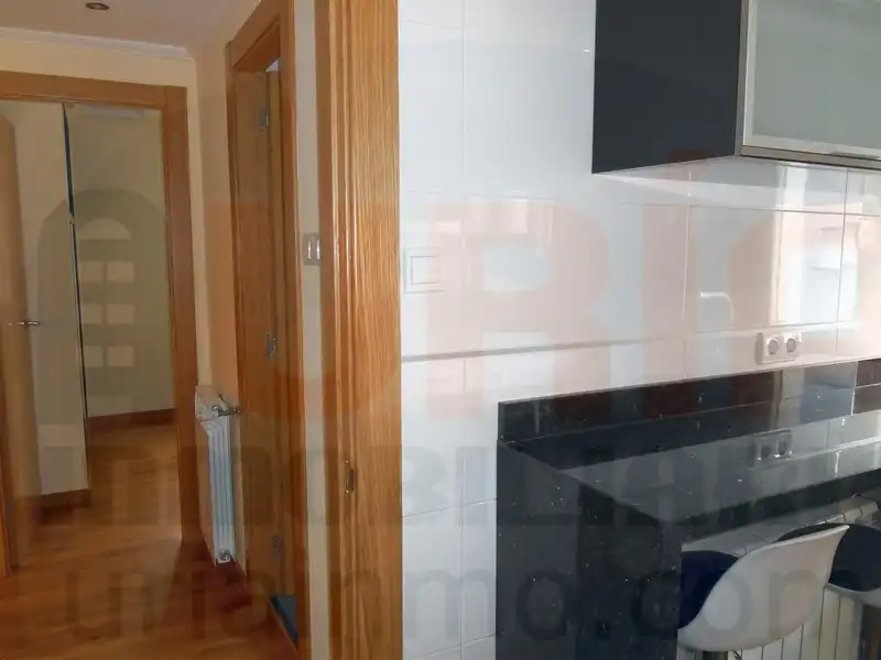 Dormitori de Pis en venda en Oviedo  amb Calefacció, Forn i Microones