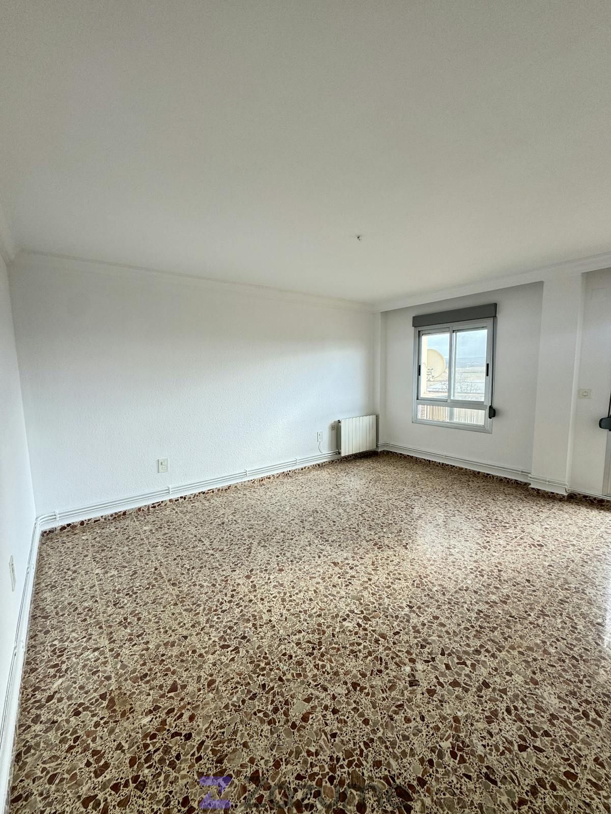 Flat to rent in C. Gollizno, Requena