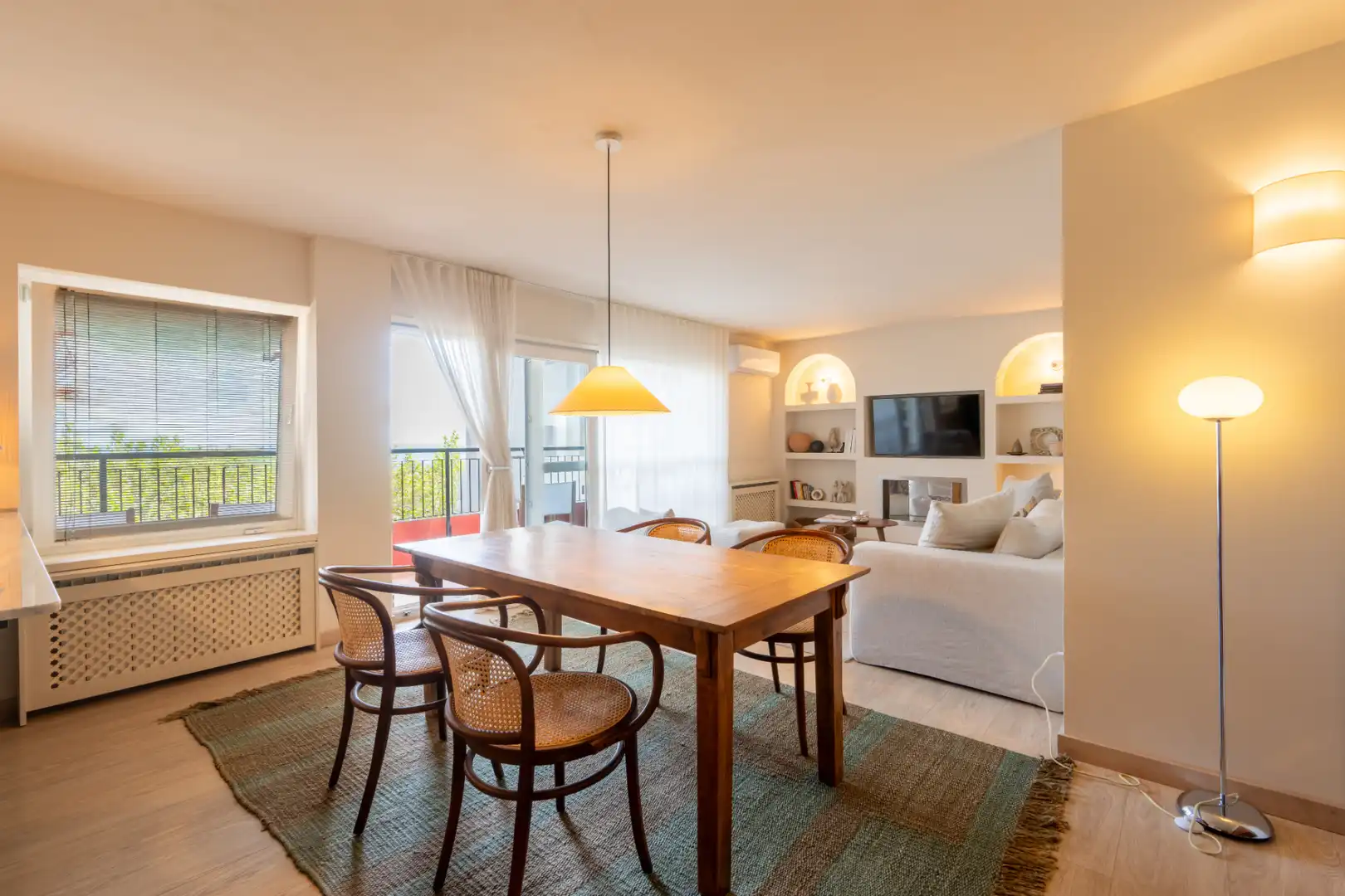 Flat with terrace for sale in Passeig del Bellresguard 6