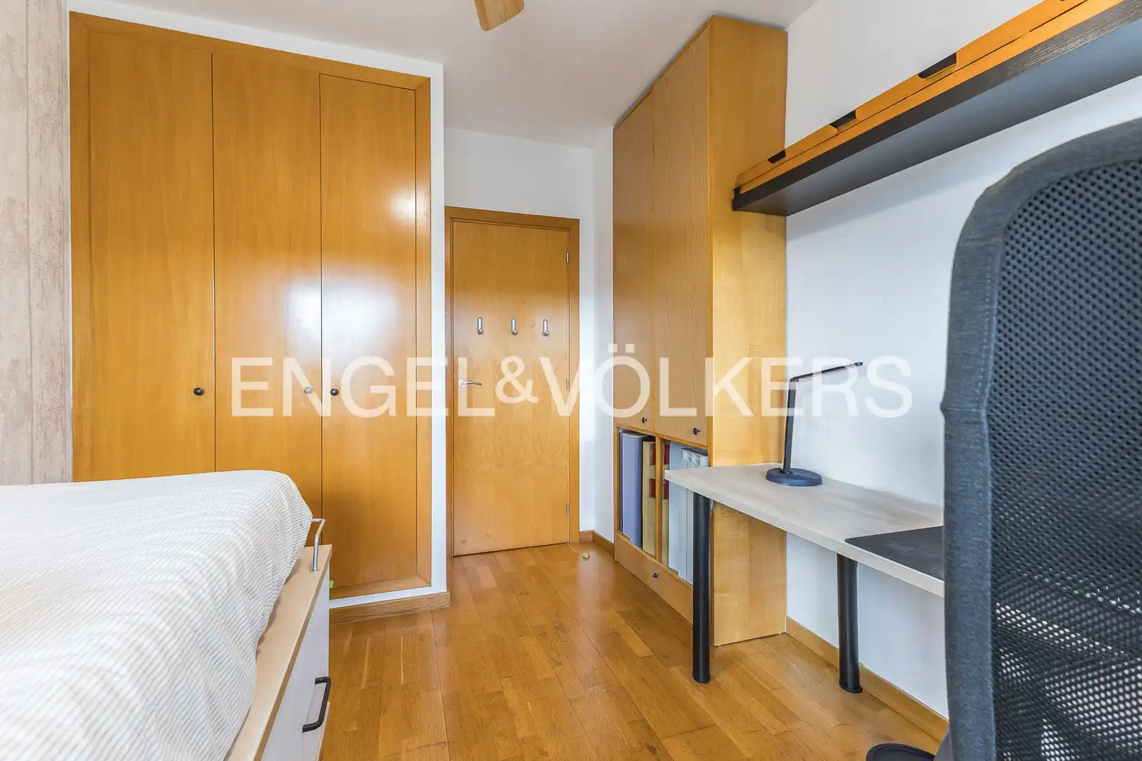 Schlafzimmer von Wohnung zum Verkauf in Sant Cugat del Vallès mit Klimaanlage, Heizung und Parkett