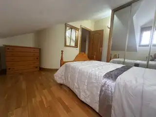 Schlafzimmer von Maisonette zur Miete in León Capital  mit Heizung, Parkett und Terrasse