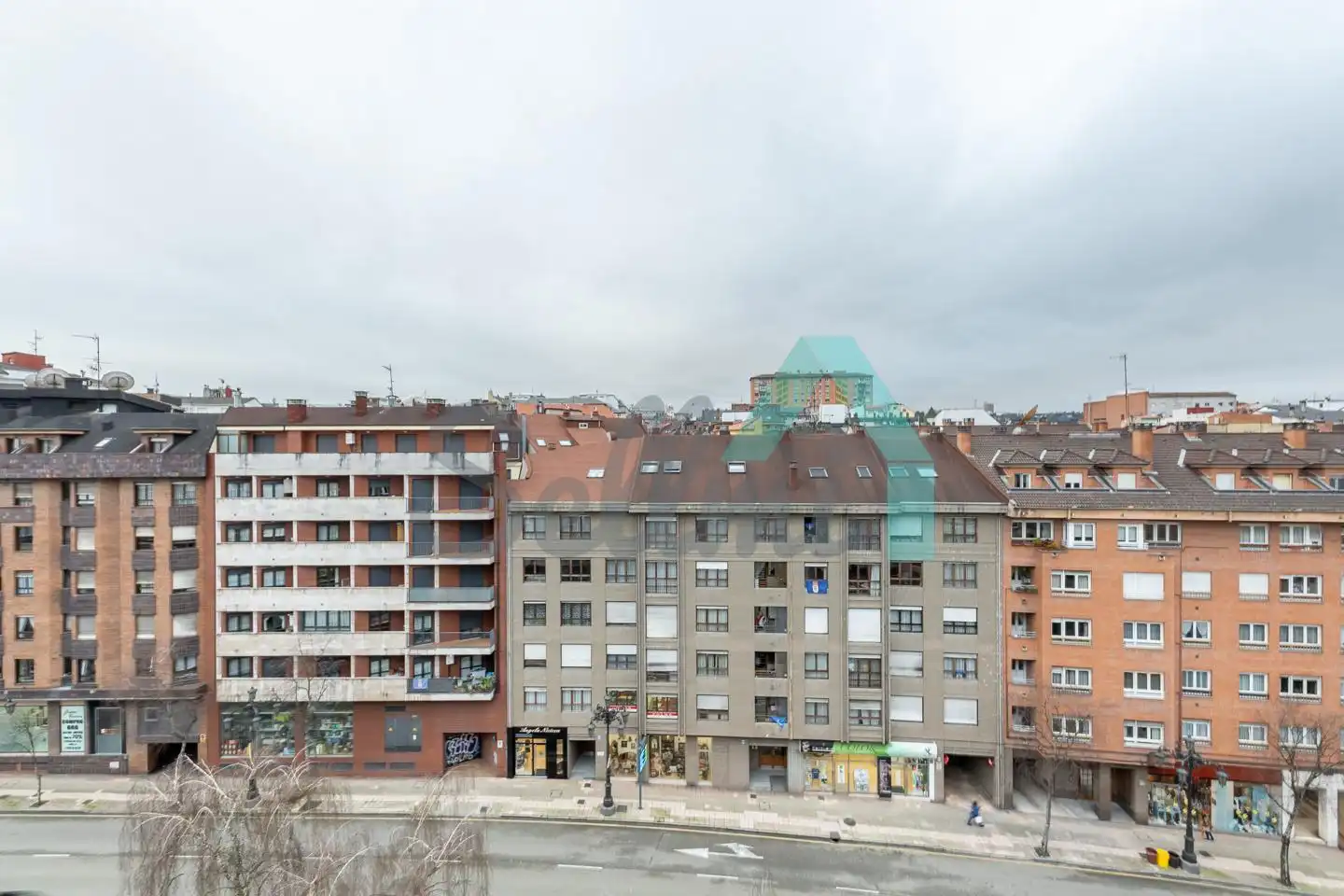 Vista exterior de Piso en venta en Oviedo  con Calefacción, Parquet y Terraza