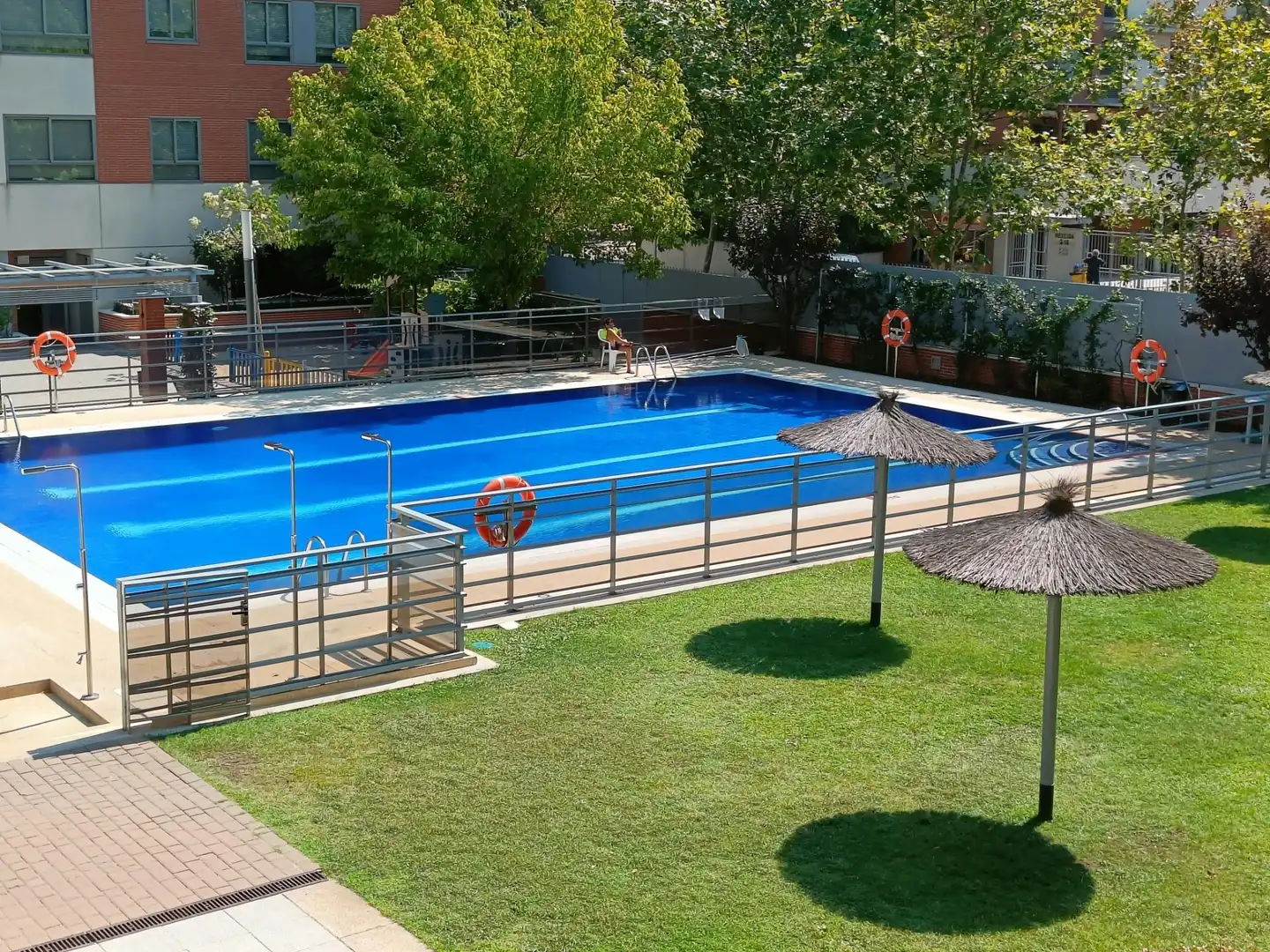 Schwimmbecken von Wohnung zur untervermieten in Madrid mit Klimaanlage, Heizung und Möbliert