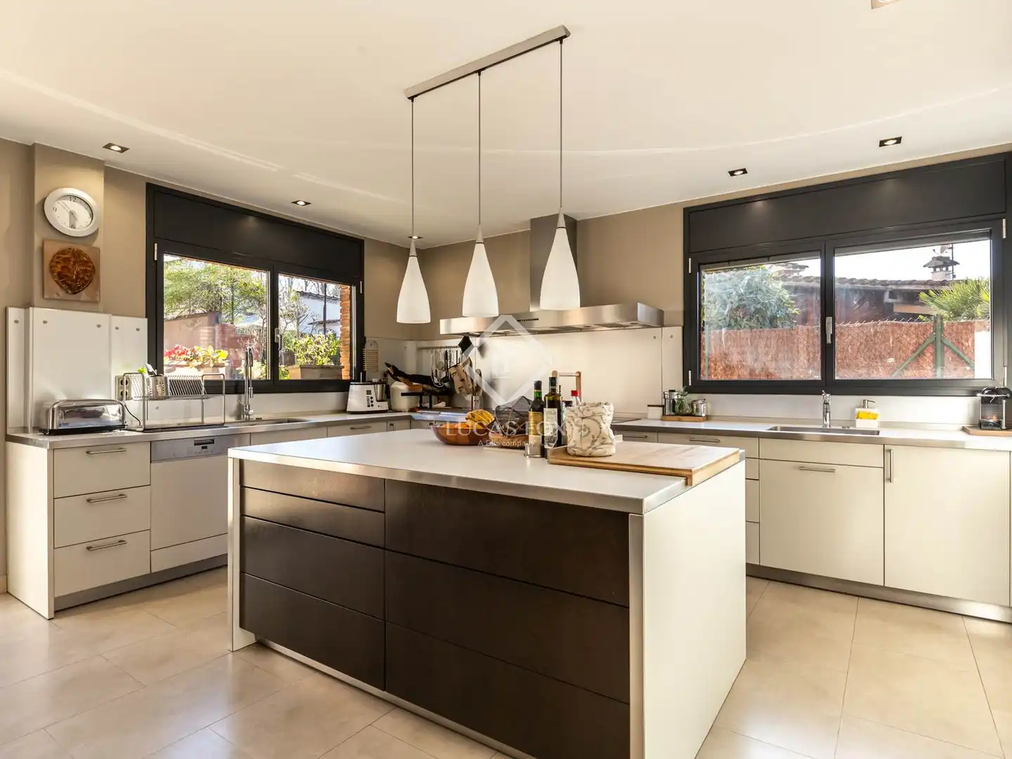 Cocina de Casa o chalet en venta en Sant Cugat del Vallès con Aire acondicionado, Calefacción y Jardín privado