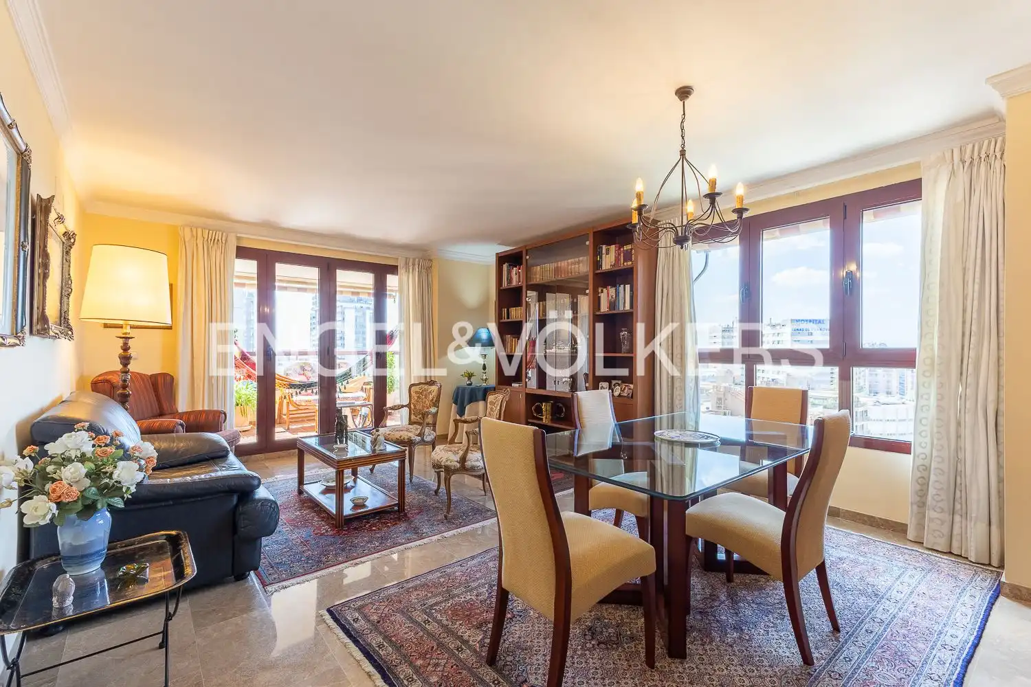 Flat with terrace for sale in Avinguda de les Corts Valencianes