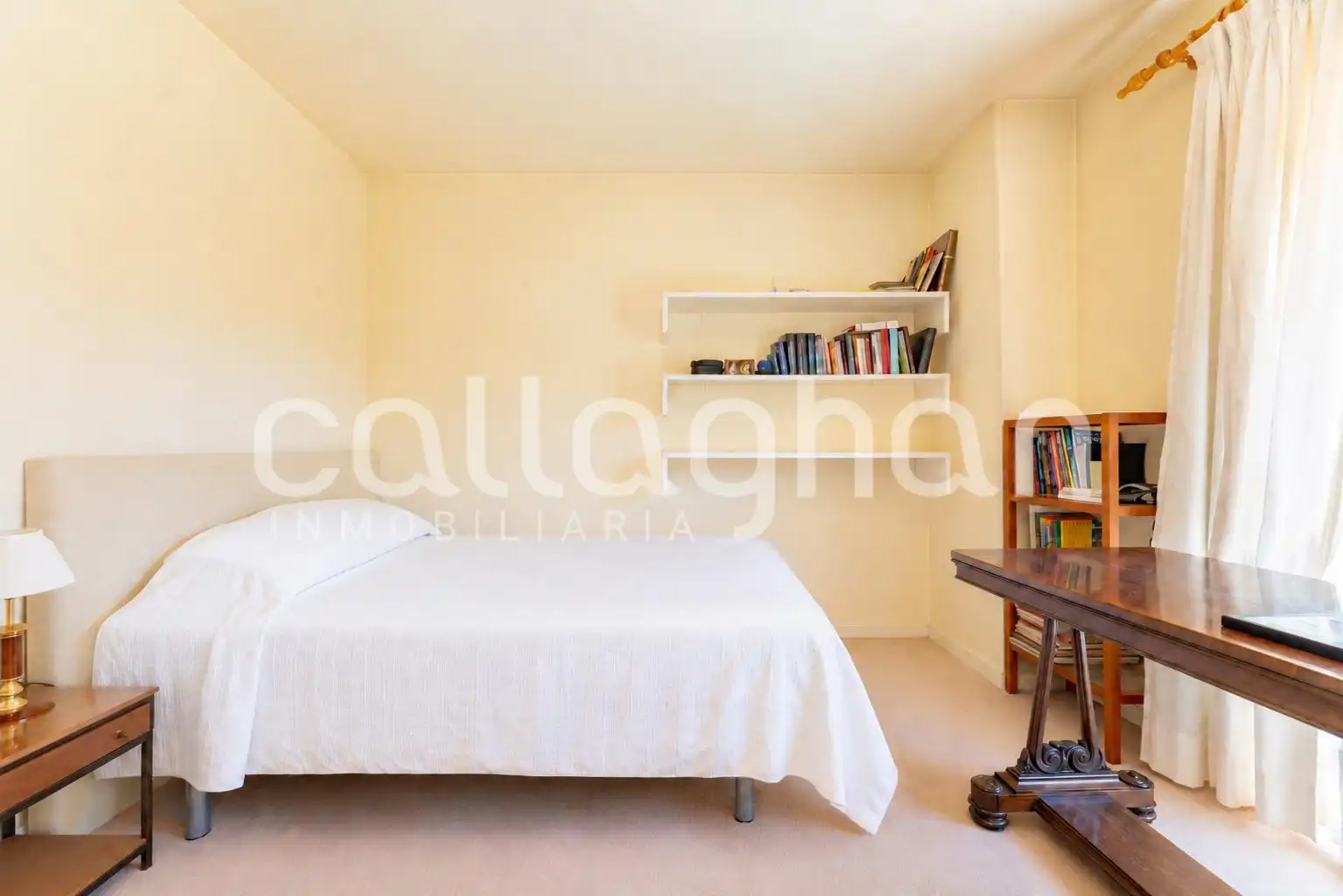 Bedroom of Flat for sale in Valencia  with Air Conditioner, Heating and Terrace