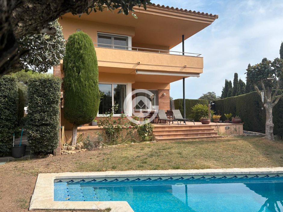 Garden of House or chalet for sale in Mont-ras  with Air Conditioner, Heating and Private garden