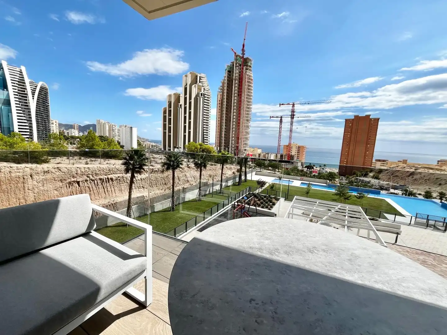 Apartamento con terraza en alquiler en Playa de Poniente, imagen 2