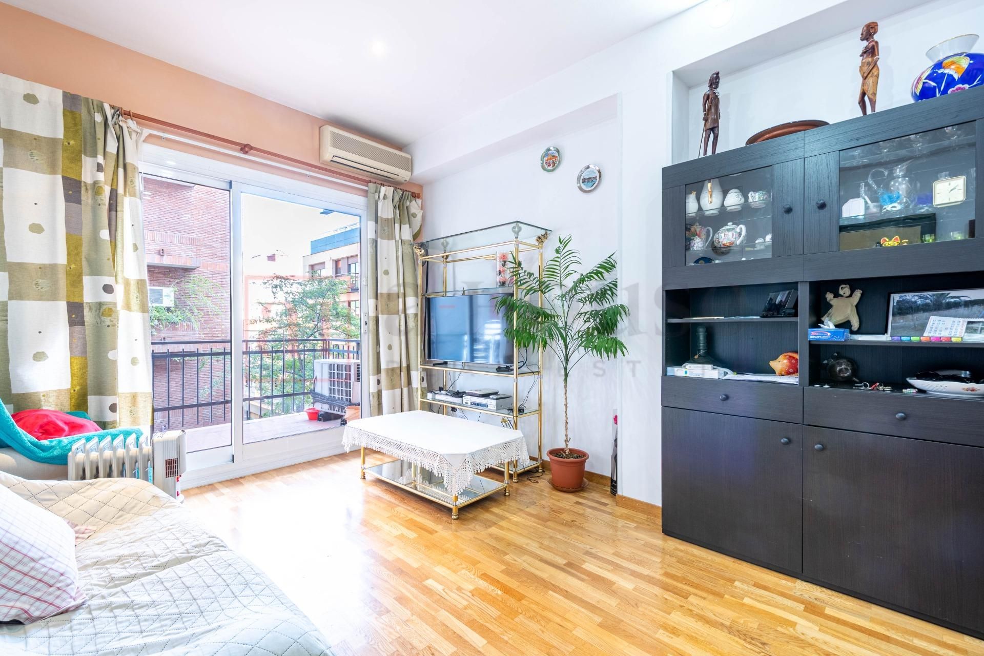 Bedroom of Flat for sale in  Barcelona Capital  with Air Conditioner, Heating and Parquet flooring