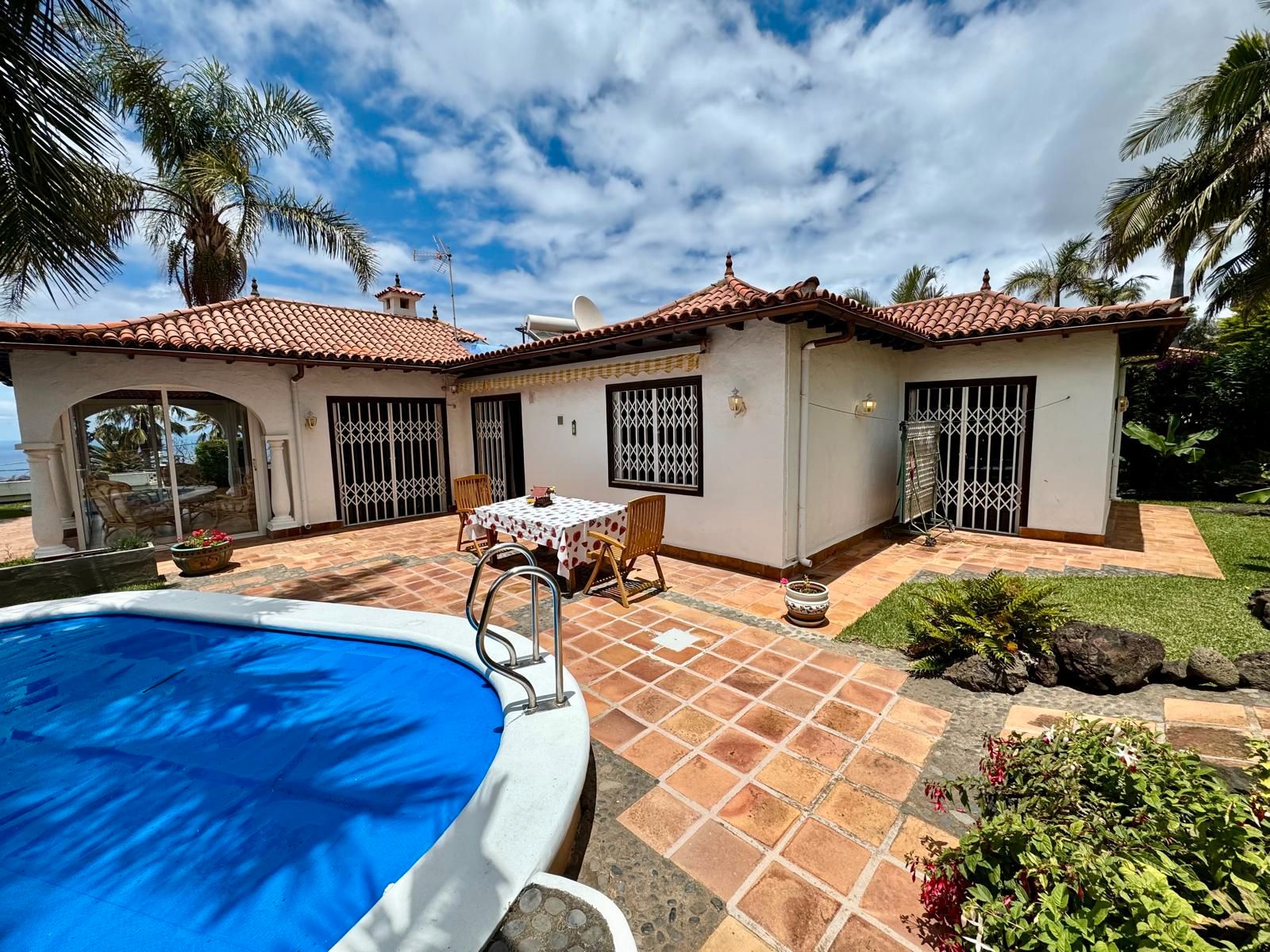 Vista exterior de Casa o xalet en venda en Santa Úrsula amb Jardí privat, Terrassa i Piscina