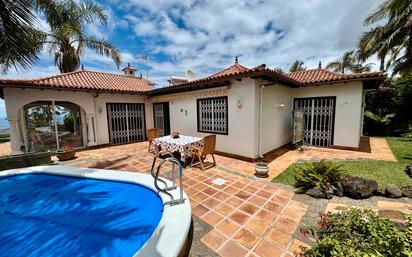Vista exterior de Casa o xalet en venda en Santa Úrsula amb Jardí privat, Terrassa i Piscina