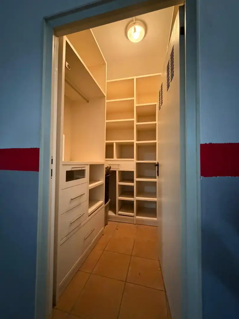 Habitación de Piso en venta en Sevilla con Aire acondicionado, Trastero y Amueblado