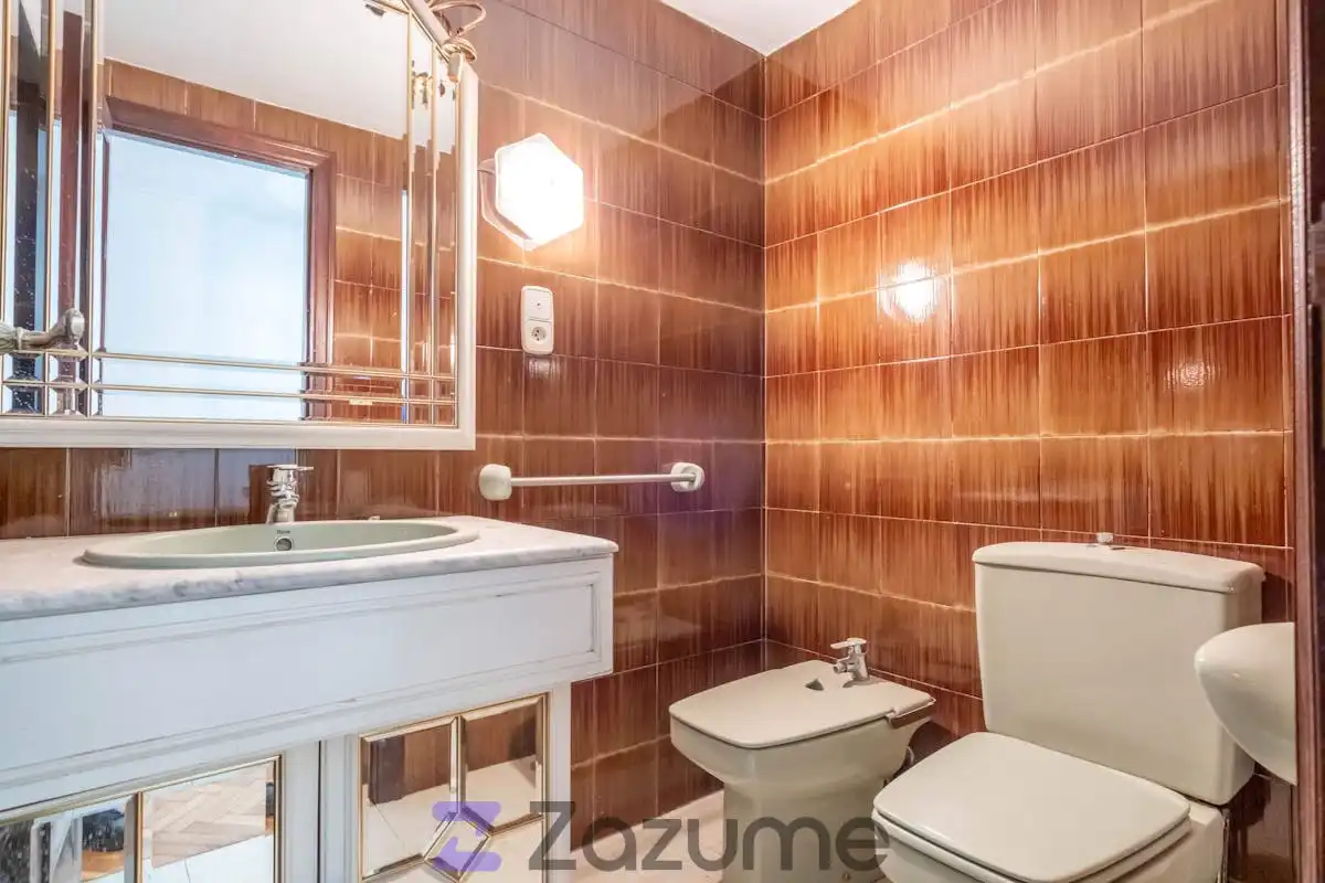 Baño de Piso de alquiler en Zaragoza con Calefacción, Parquet y Terraza