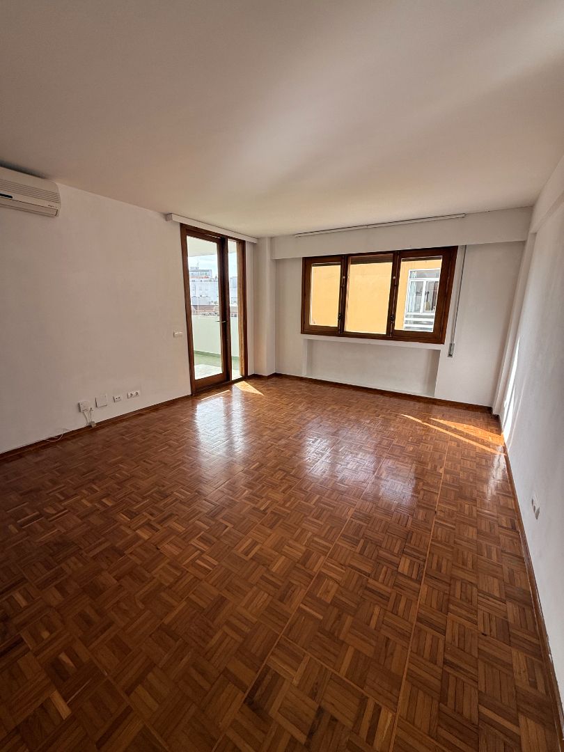 Living room of Flat to rent in  Palma de Mallorca  with Air Conditioner, Heating and Parquet flooring