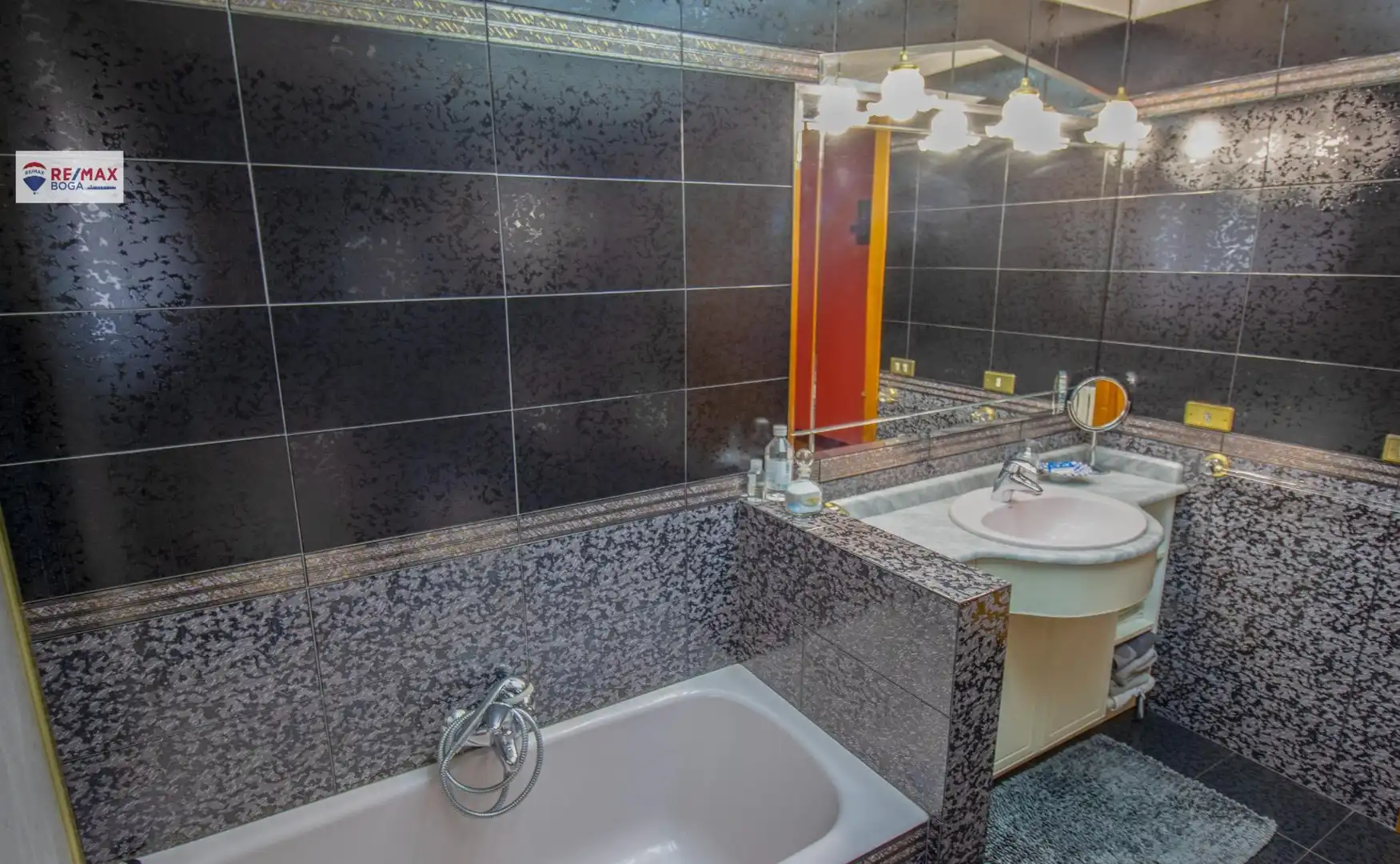 Bany de Casa o xalet en venda en Oyón-Oion amb Aire condicionat, Jardí privat i Parquet