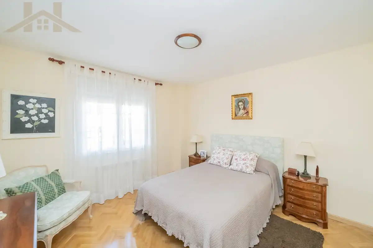 Bedroom of Attic for sale in Majadahonda  with Air Conditioner, Heating and Terrace