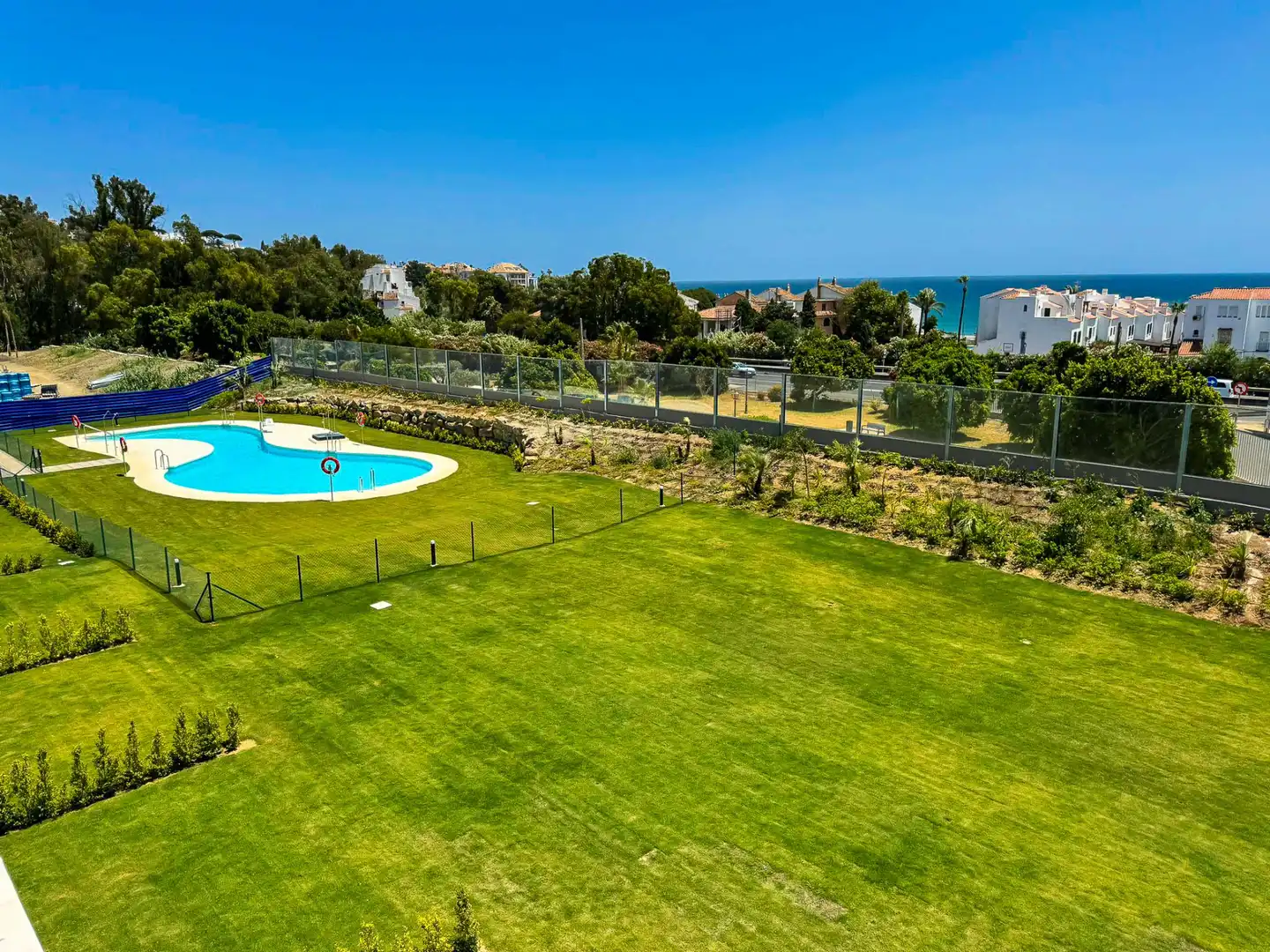 Piscina de Ático en venta en Casares con Aire acondicionado, Calefacción y Terraza