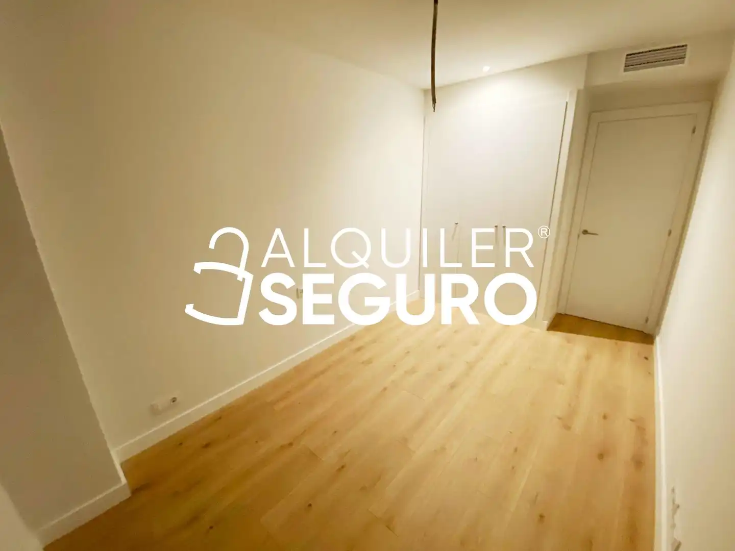 Bedroom of Flat for rent in Madrid  with Air Conditioner, Heating and Terrace