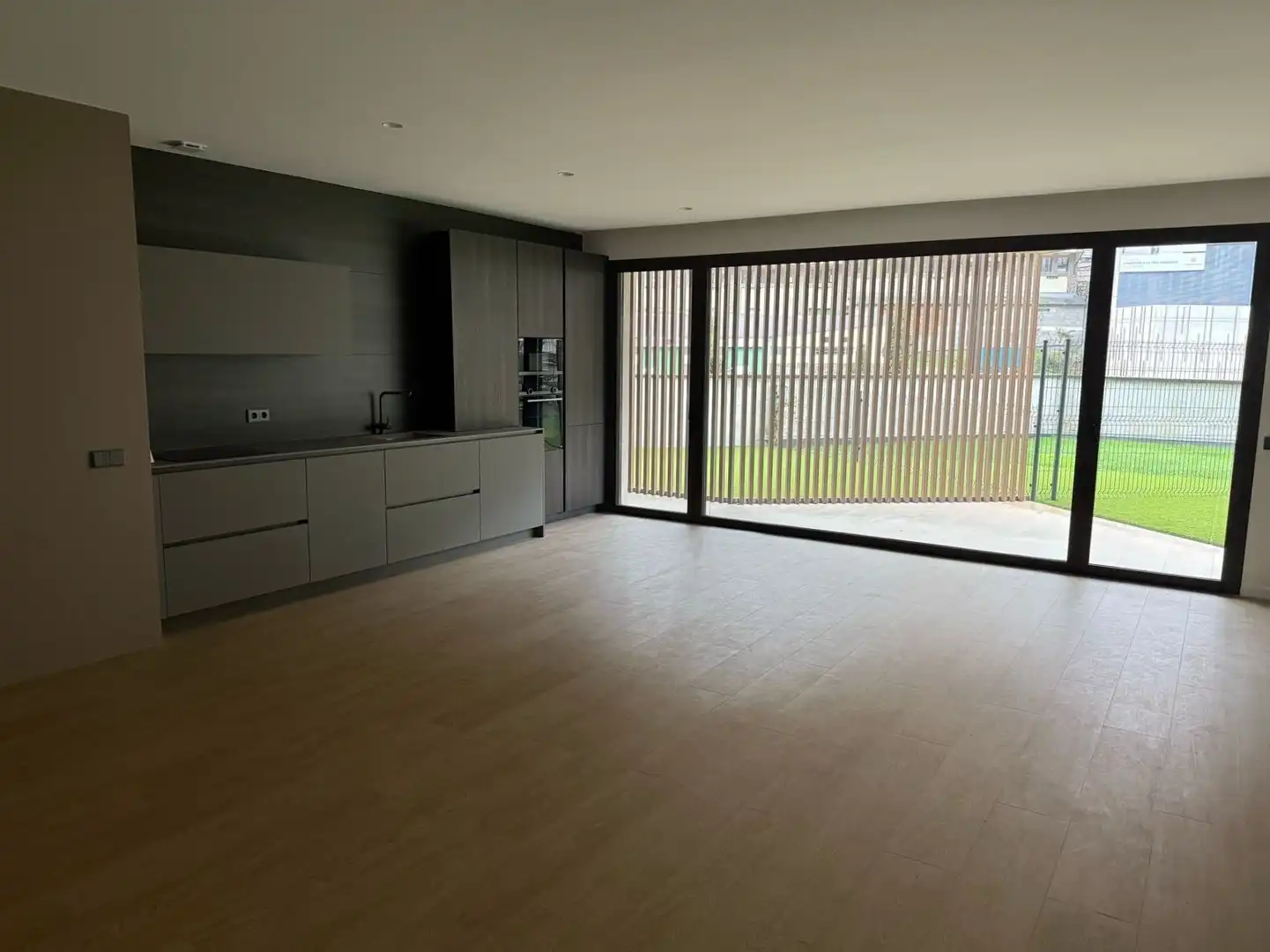 Ground floor with pool to rent in Av. Tarragona White Angel, imagen 4