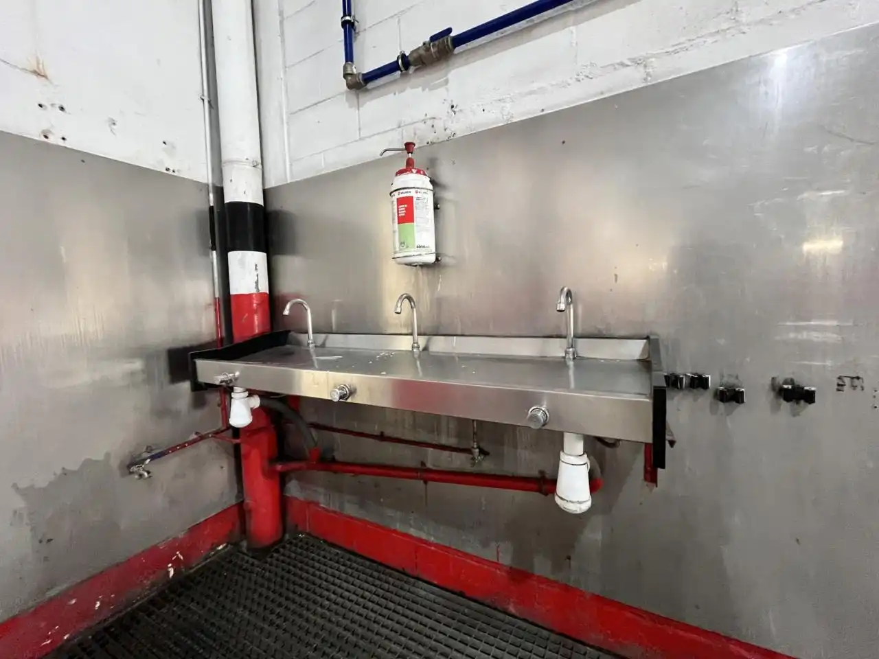 Badezimmer von Fabrikhallen zur Miete in Barcelona mit Heizung