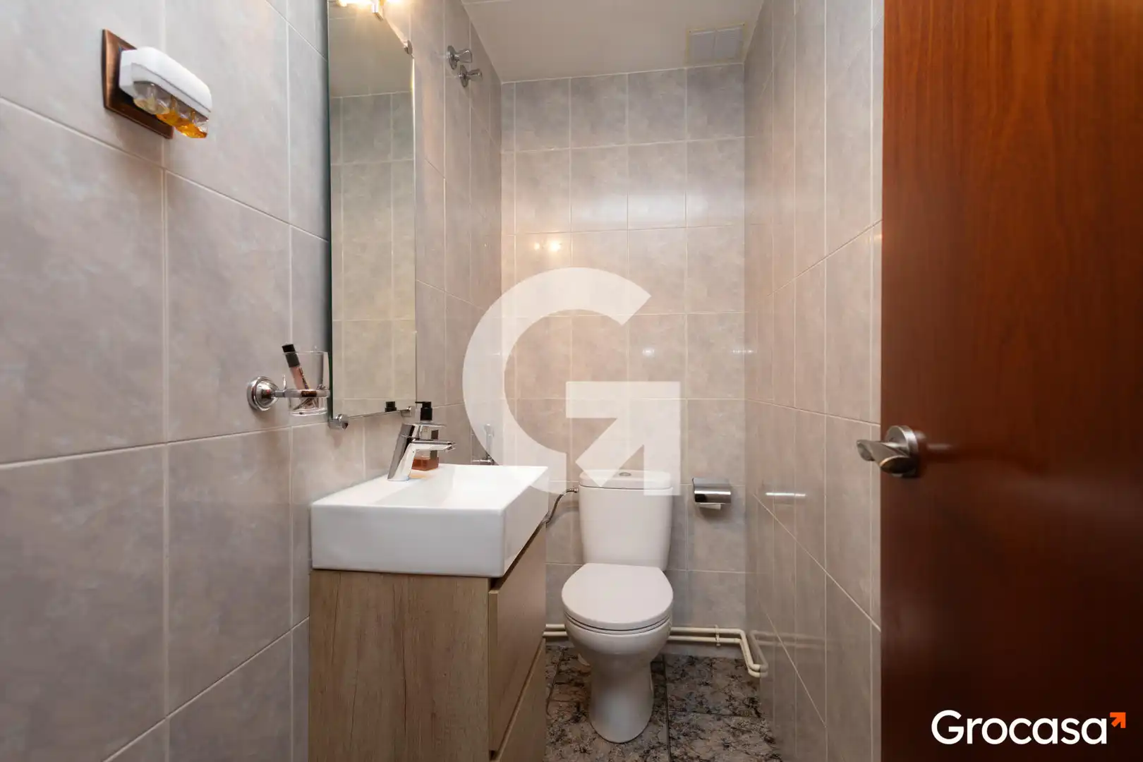 Baño de Casa adosada en venta en Sant Vicenç Dels Horts con Aire acondicionado, Calefacción y Jardín privado